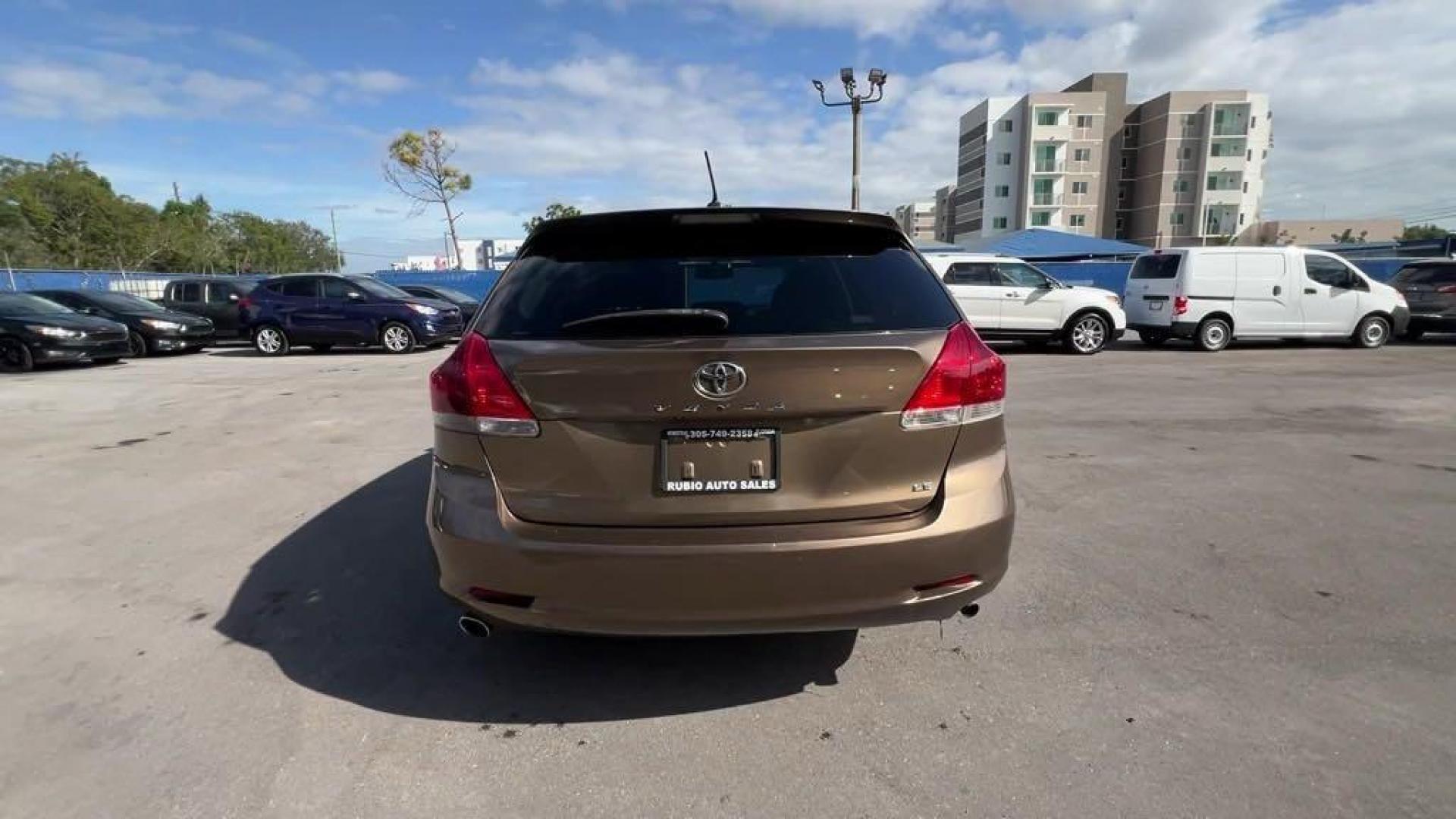 2013 Golden Umber Mica /Ivory Toyota Venza XLE (4T3ZK3BB8DU) with an 3.5L V6 SMPI DOHC engine, Automatic transmission, located at 27610 S Dixie Hwy, Homestead, FL, 33032, (305) 749-2348, 25.510241, -80.438301 - Photo#3