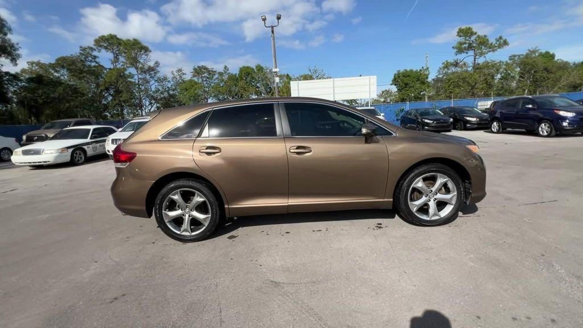 2013 Golden Umber Mica /Ivory Toyota Venza XLE (4T3ZK3BB8DU) with an 3.5L V6 SMPI DOHC engine, Automatic transmission, located at 27610 S Dixie Hwy, Homestead, FL, 33032, (305) 749-2348, 25.510241, -80.438301 - Photo#5