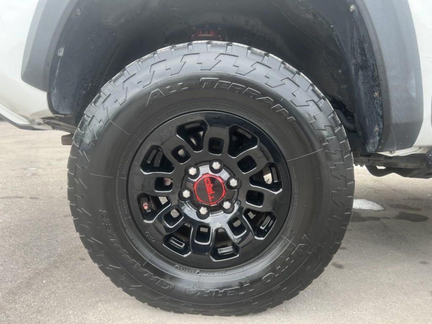 2016 Super White /Graphite Toyota Tacoma SR5 (5TFCZ5AN2GX) with an V6 engine, Automatic transmission, located at 27610 S Dixie Hwy, Homestead, FL, 33032, (305) 749-2348, 25.510241, -80.438301 - Photo#20