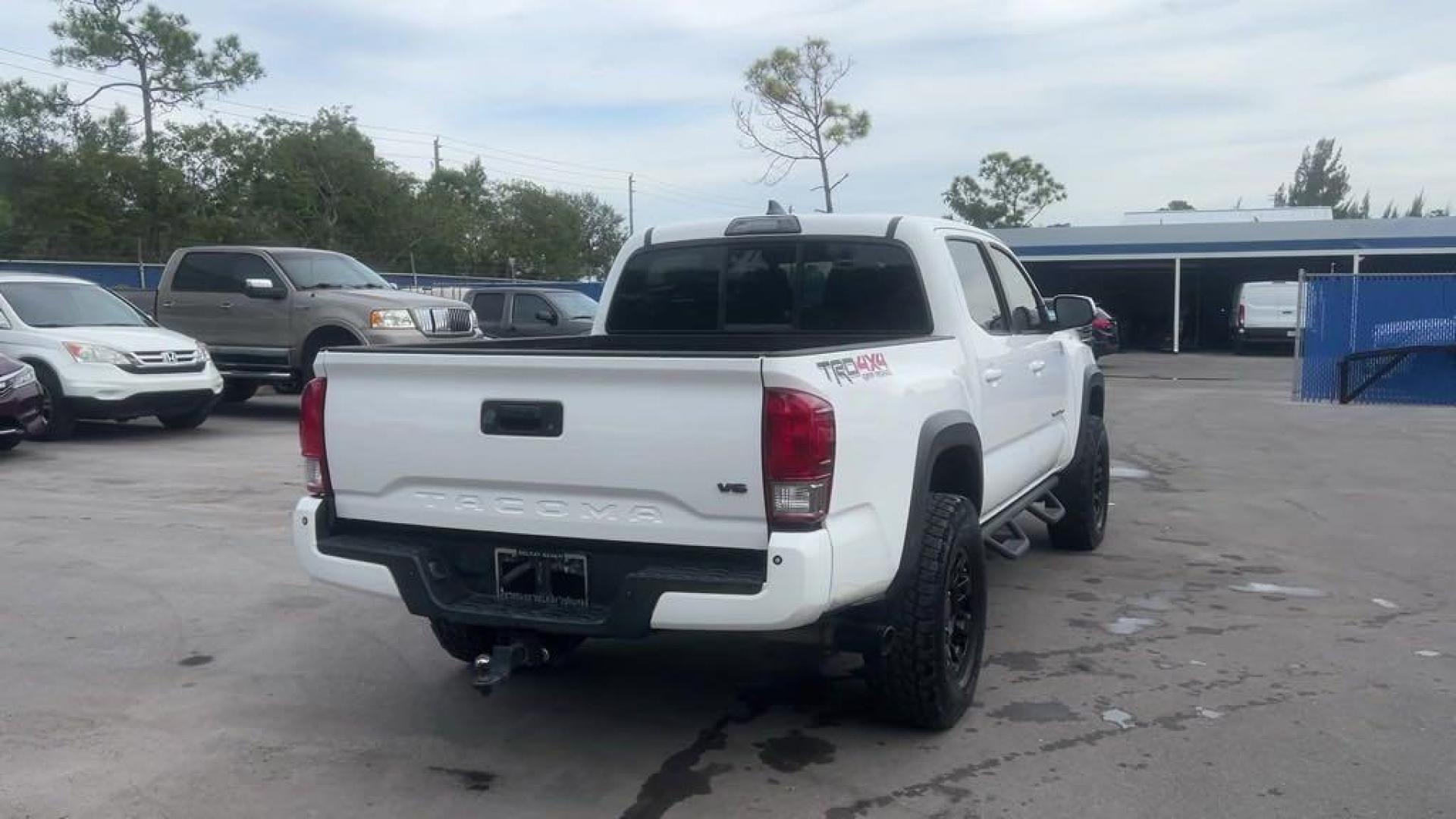 2016 Super White /Graphite Toyota Tacoma SR5 (5TFCZ5AN2GX) with an V6 engine, Automatic transmission, located at 27610 S Dixie Hwy, Homestead, FL, 33032, (305) 749-2348, 25.510241, -80.438301 - Photo#4