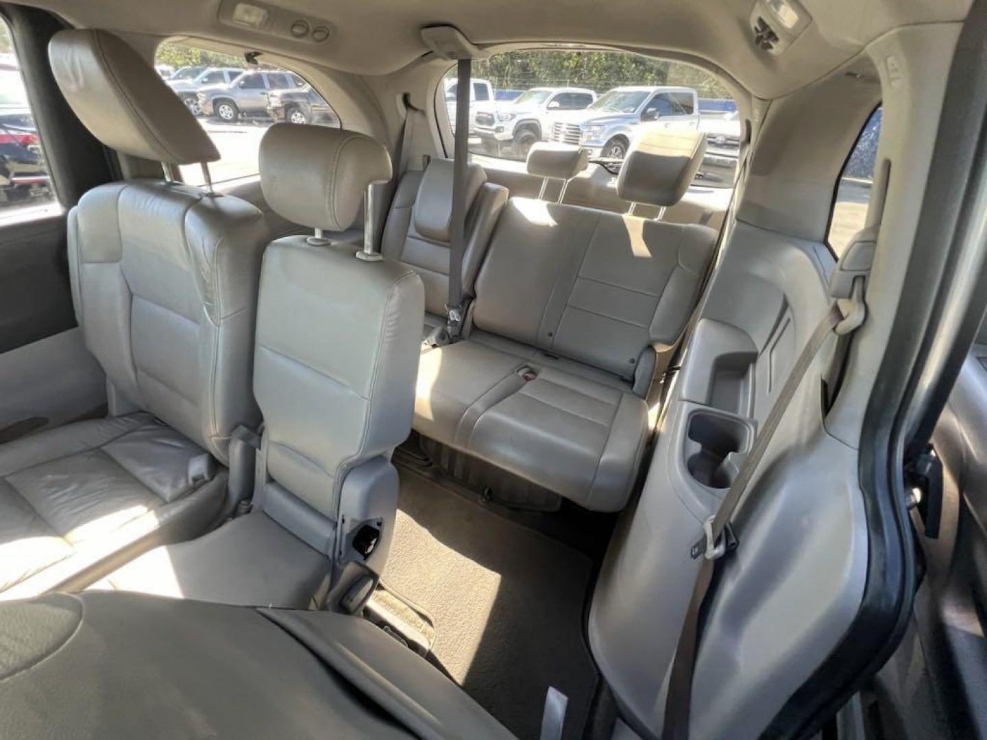 2011 Polished Metal Metallic /Gray Honda Odyssey EX-L (5FNRL5H66BB) with an 3.5L V6 engine, Automatic transmission, located at 27610 S Dixie Hwy, Homestead, FL, 33032, (305) 749-2348, 25.510241, -80.438301 - Photo#10