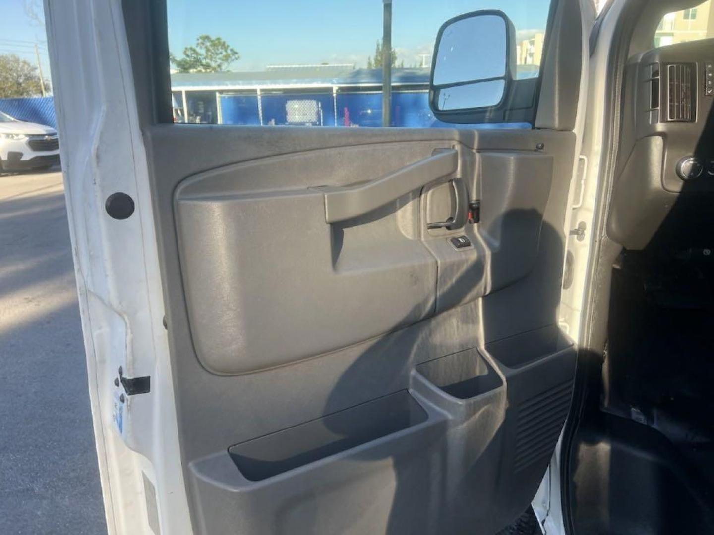 2019 Summit White /Medium Pewter Chevrolet Express 2500 Work Van (1GCWGAFG8K1) with an Vortec 6.0L V8 SFI Flex Fuel engine, Automatic transmission, located at 27610 S Dixie Hwy, Homestead, FL, 33032, (305) 749-2348, 25.510241, -80.438301 - Photo#10