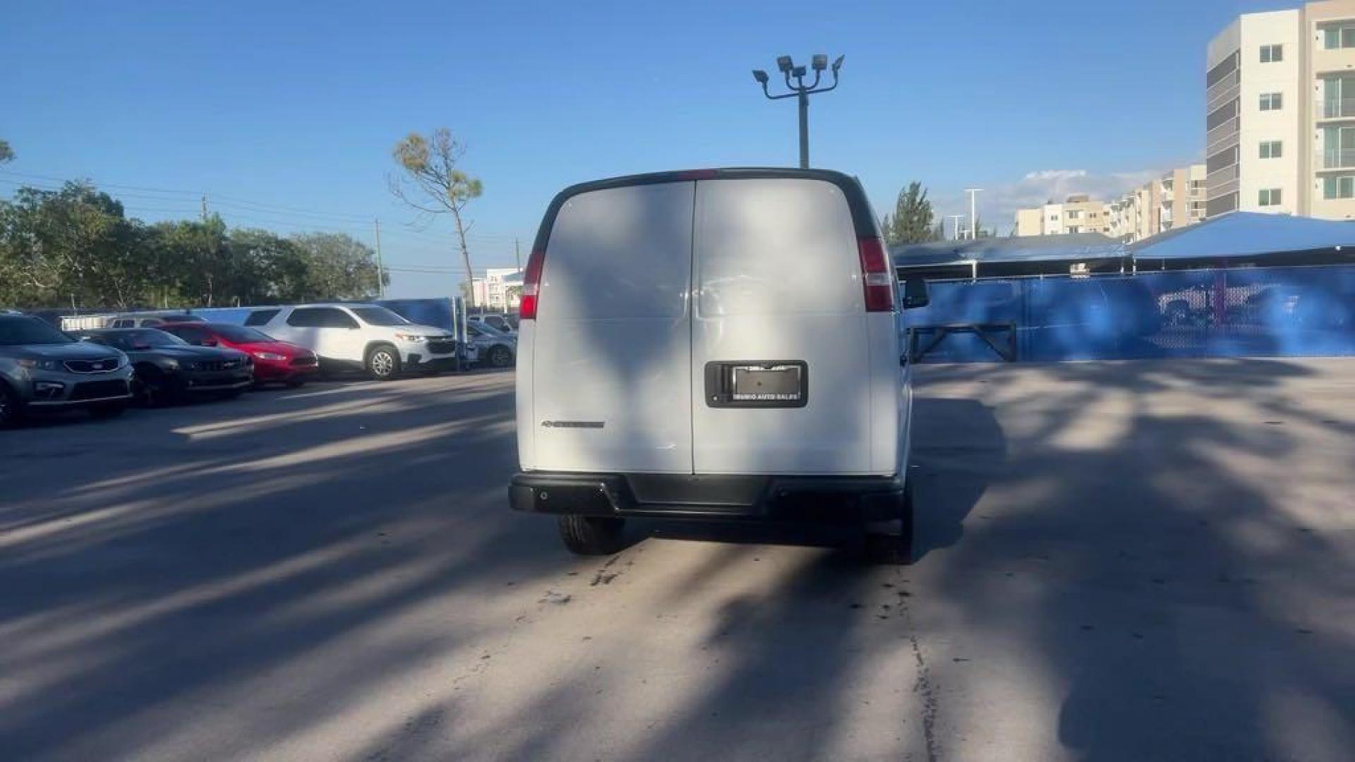 2019 Summit White /Medium Pewter Chevrolet Express 2500 Work Van (1GCWGAFG8K1) with an Vortec 6.0L V8 SFI Flex Fuel engine, Automatic transmission, located at 27610 S Dixie Hwy, Homestead, FL, 33032, (305) 749-2348, 25.510241, -80.438301 - Photo#3