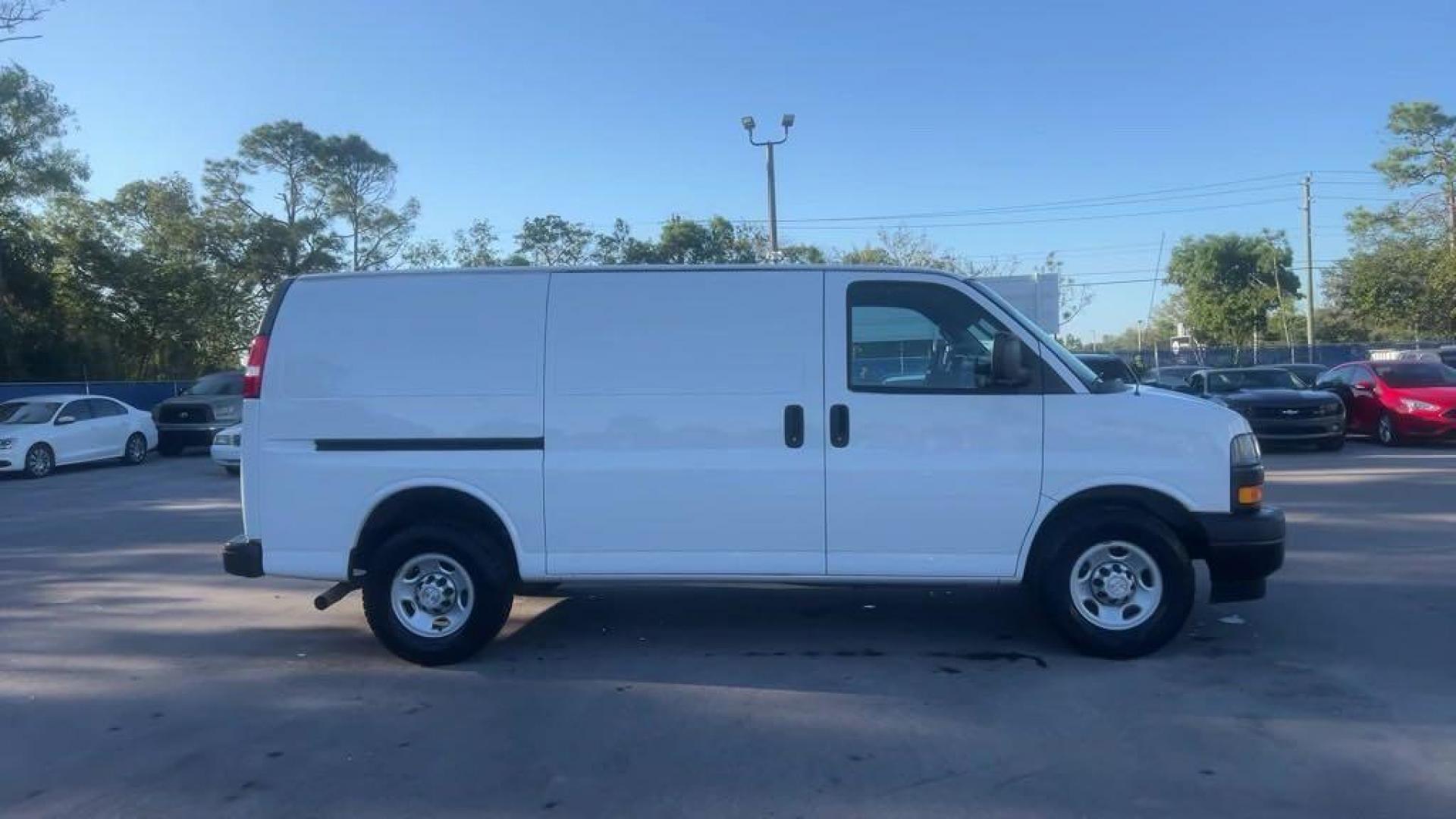 2019 Summit White /Medium Pewter Chevrolet Express 2500 Work Van (1GCWGAFG8K1) with an Vortec 6.0L V8 SFI Flex Fuel engine, Automatic transmission, located at 27610 S Dixie Hwy, Homestead, FL, 33032, (305) 749-2348, 25.510241, -80.438301 - Photo#5
