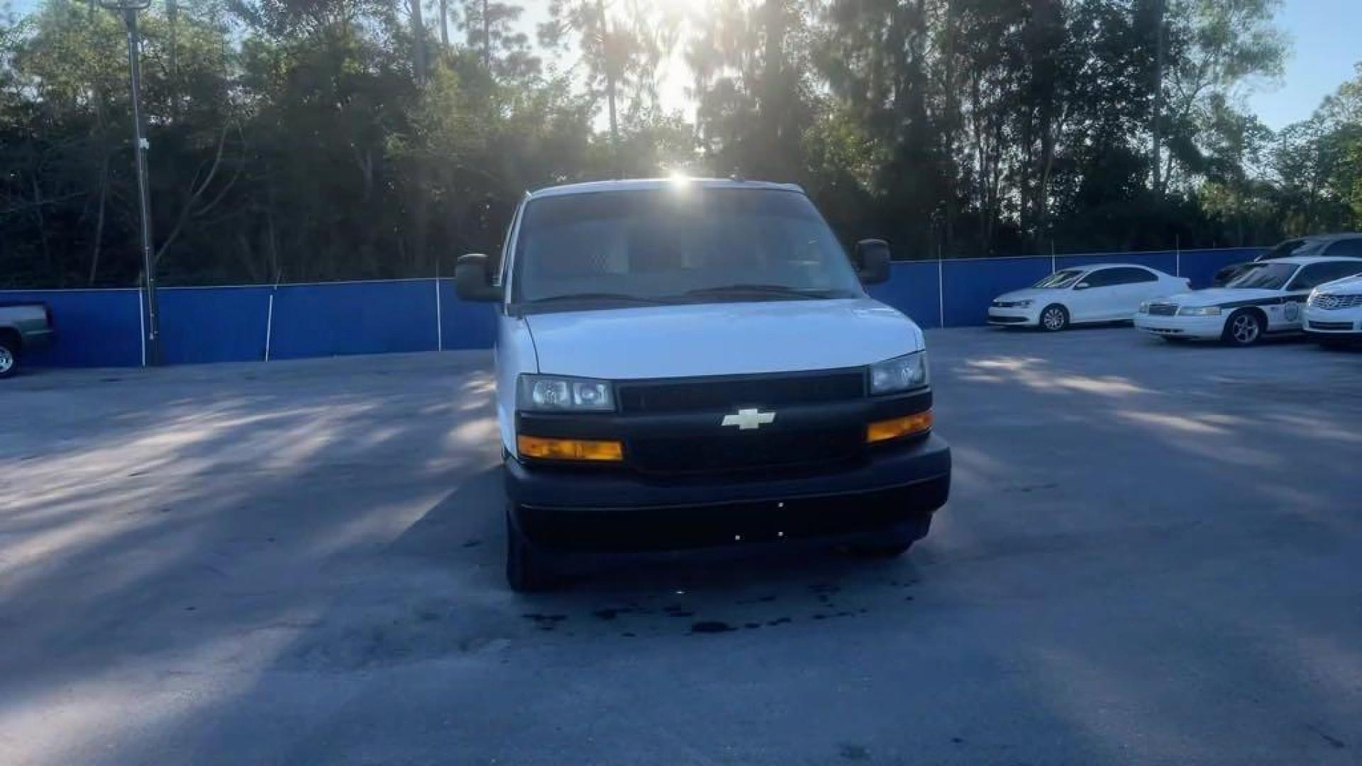 2019 Summit White /Medium Pewter Chevrolet Express 2500 Work Van (1GCWGAFG8K1) with an Vortec 6.0L V8 SFI Flex Fuel engine, Automatic transmission, located at 27610 S Dixie Hwy, Homestead, FL, 33032, (305) 749-2348, 25.510241, -80.438301 - Photo#7