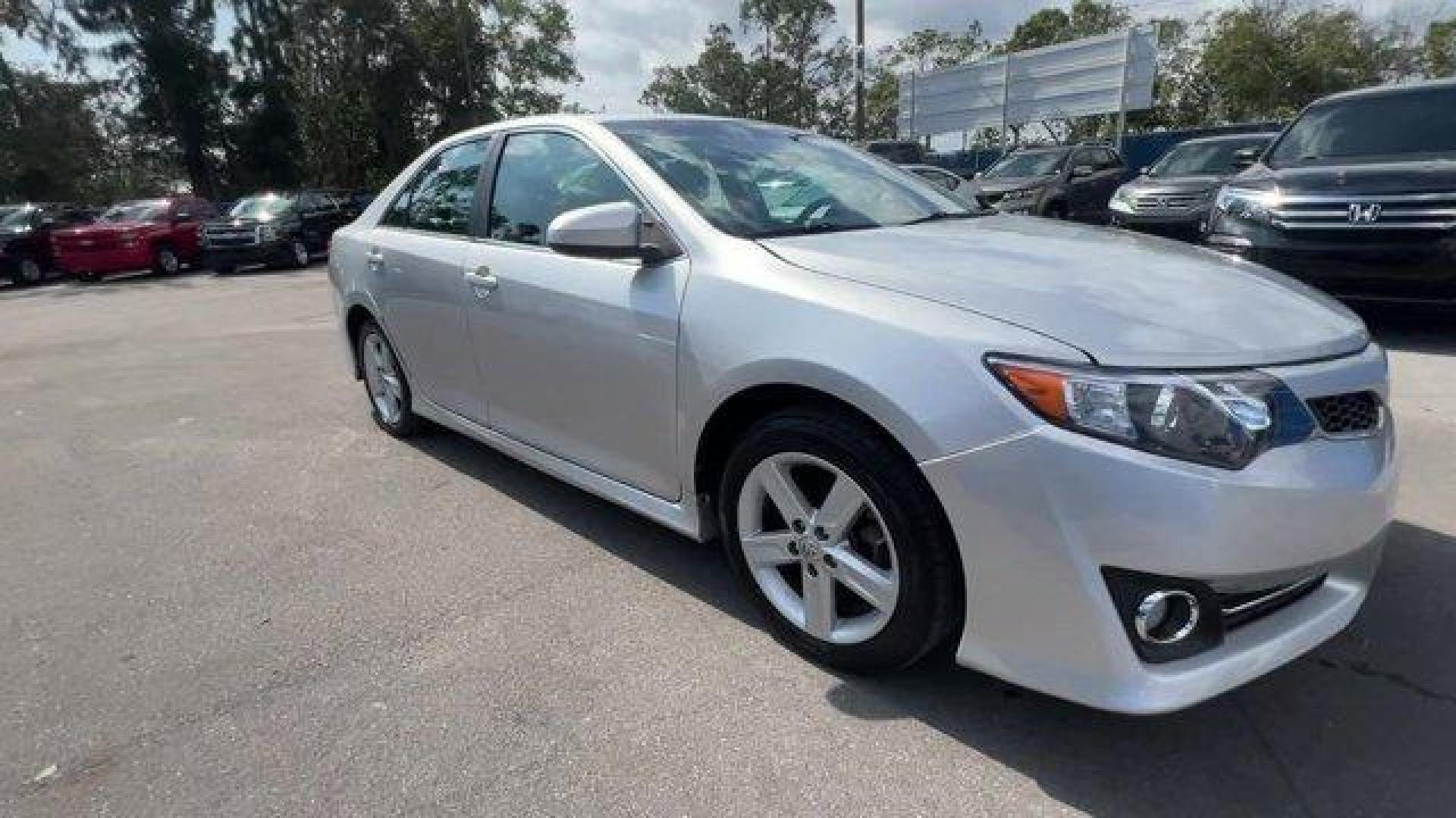 2013 Silver Toyota Camry LE (4T1BF1FK8DU) with an 4 2.5L engine, Automatic transmission, located at 27610 S Dixie Hwy, Homestead, FL, 33032, (305) 749-2348, 25.510241, -80.438301 - KBB.com 10 Best New Sedans Under $25,000. Only 112,253 Miles! Boasts 35 Highway MPG and 25 City MPG! This Toyota Camry delivers a Gas I4 2.5L/152 engine powering this Automatic transmission. Whiplash-lessening front seats, Vehicle stability control, Variable assist pwr rack and pinion steering.* T - Photo#6