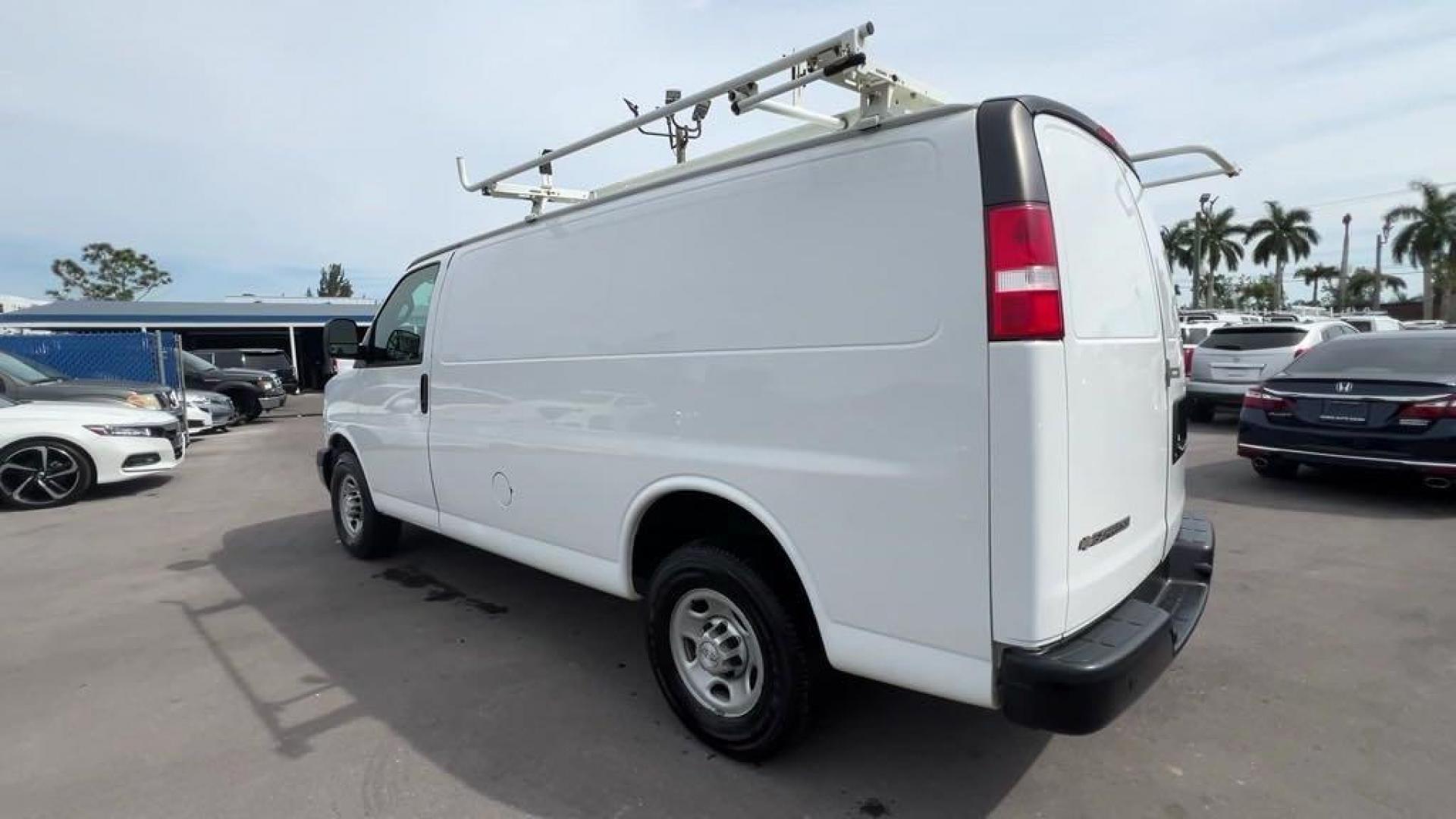 2017 Summit White /Medium Pewter Chevrolet Express 2500 Work Van (1GCWGAFF0H1) with an Vortec 4.8L V8 SFI engine, Automatic transmission, located at 27610 S Dixie Hwy, Homestead, FL, 33032, (305) 749-2348, 25.510241, -80.438301 - Photo#2