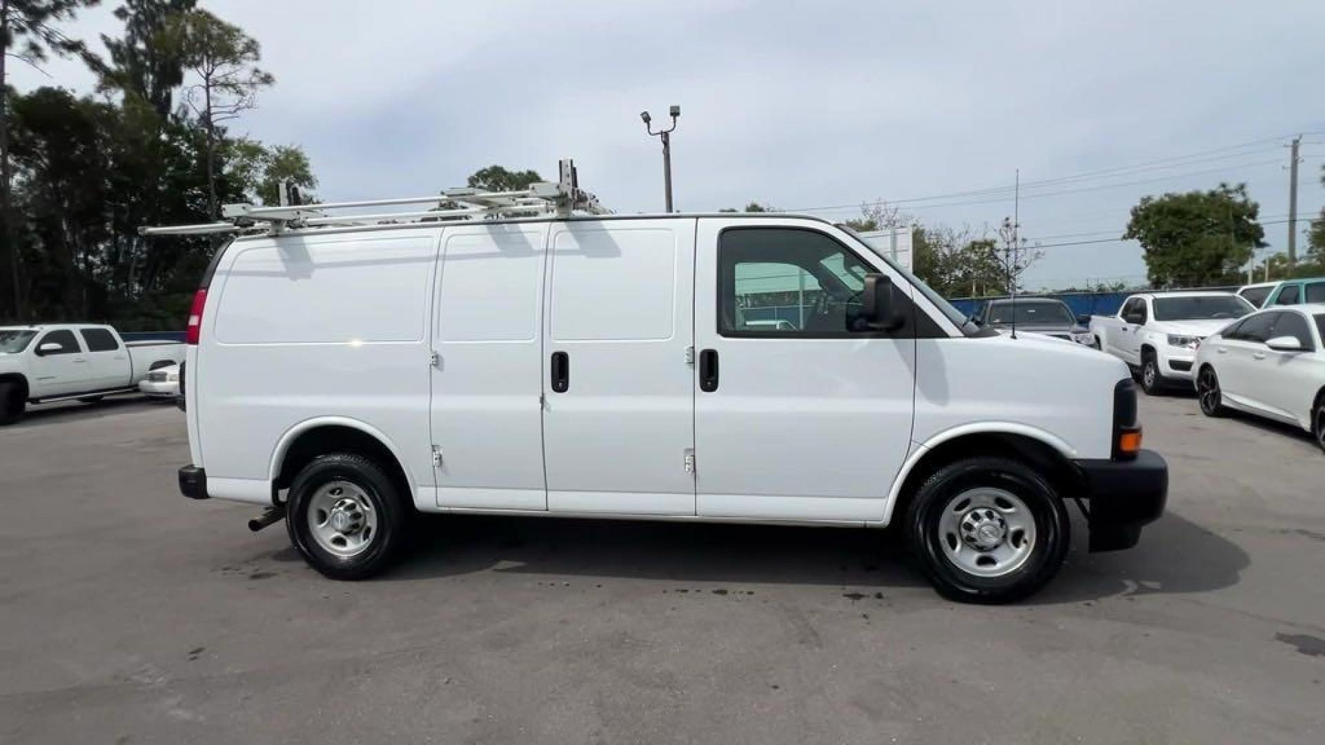 2017 Summit White /Medium Pewter Chevrolet Express 2500 Work Van (1GCWGAFF0H1) with an Vortec 4.8L V8 SFI engine, Automatic transmission, located at 27610 S Dixie Hwy, Homestead, FL, 33032, (305) 749-2348, 25.510241, -80.438301 - Photo#5