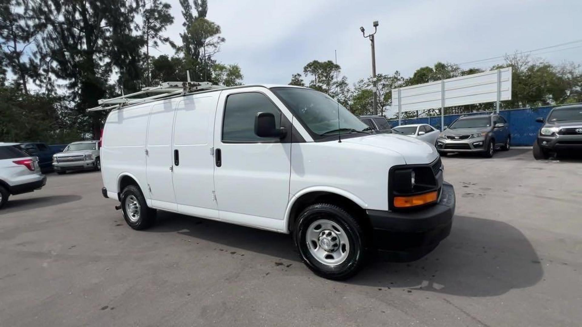 2017 Summit White /Medium Pewter Chevrolet Express 2500 Work Van (1GCWGAFF0H1) with an Vortec 4.8L V8 SFI engine, Automatic transmission, located at 27610 S Dixie Hwy, Homestead, FL, 33032, (305) 749-2348, 25.510241, -80.438301 - Photo#6