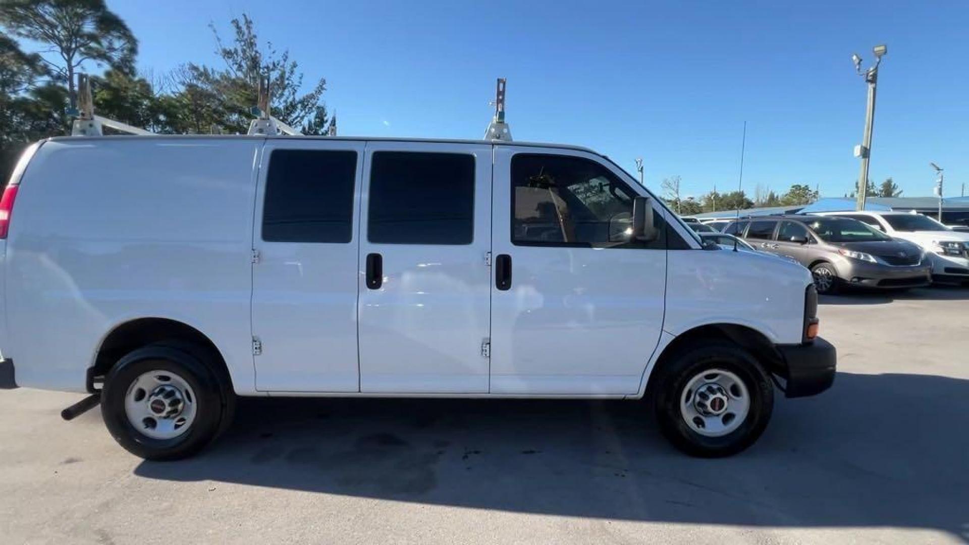 2016 Summit White /Medium Pewter GMC Savana 2500 Work Van (1GTW7AFF2G1) with an Vortec 4.8L V8 SFI engine, Automatic transmission, located at 27610 S Dixie Hwy, Homestead, FL, 33032, (305) 749-2348, 25.510241, -80.438301 - Photo#4
