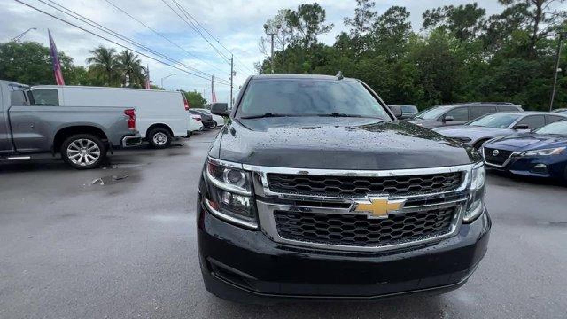 2019 Black /Jet Black/Dark Ash Chevrolet Suburban LT (1GNSCHKC5KR) with an 8 5.3L engine, Automatic transmission, located at 27610 S Dixie Hwy, Homestead, FL, 33032, (305) 749-2348, 25.510241, -80.438301 - Delivers 22 Highway MPG and 15 City MPG! This Chevrolet Suburban delivers a Gas/Ethanol V8 5.3L/ engine powering this Automatic transmission. WHEELS, 18 X 8.5 (45.7 CM X 21.6 CM) ALUMINUM WITH HIGH-POLISHED FINISH (STD), TRANSMISSION, 6-SPEED AUTOMATIC, ELECTRONICALLY CONTROLLED with overdrive and t - Photo#7