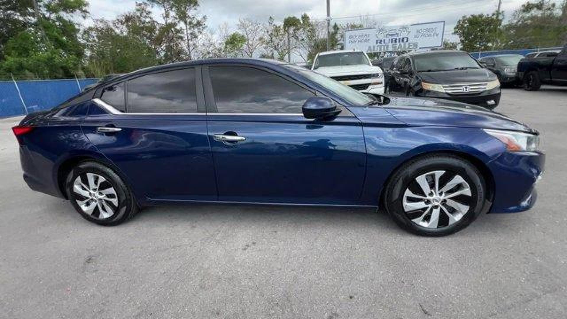 2020 Deep Blue Pearl /Charcoal Nissan Altima (1N4BL4BV2LC) with an 4 2.5 L engine, Variable transmission, located at 27610 S Dixie Hwy, Homestead, FL, 33032, (305) 749-2348, 25.510241, -80.438301 - Boasts 39 Highway MPG and 28 City MPG! This Nissan Altima delivers a Regular Unleaded I-4 2.5 L/152 engine powering this Variable transmission. DEEP BLUE PEARL, CHARCOAL, CLOTH SEAT TRIM, [L92] FLOOR MATS and TRUNK MAT.*This Nissan Altima Comes Equipped with These Options *[G02] MID-YEAR CHANGE, W - Photo#4