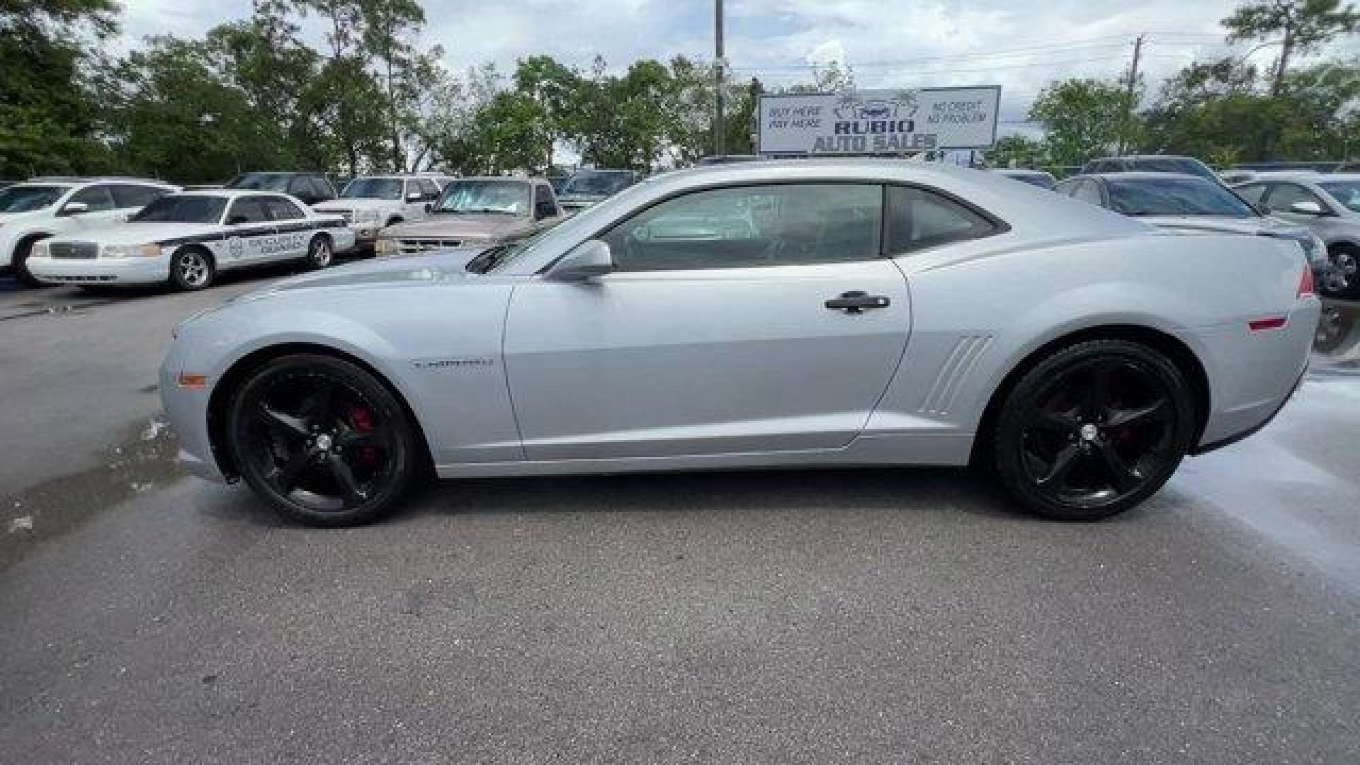 2015 Silver Ice Metallic /Black Chevrolet Camaro (2G1FF1E31F9) with an 6 3.6L engine, Automatic transmission, located at 27610 S Dixie Hwy, Homestead, FL, 33032, (305) 749-2348, 25.510241, -80.438301 - KBB.com Best Buy Awards Finalist. Only 95,974 Miles! Scores 27 Highway MPG and 18 City MPG! This Chevrolet Camaro boasts a Gas V6 3.6L/217 engine powering this Automatic transmission. WHEELS, 20 X 8 (50.8 CM X 20.3 CM) FRONT AND 20 X 9 (50.8 CM X 22.9 CM) REAR FLANGELESS, PAINTED ALUMINUM WITH BRIGH - Photo#1