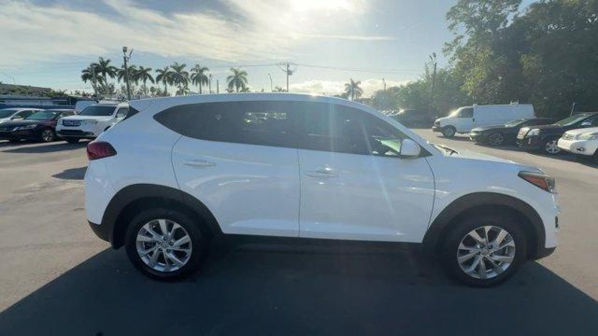 2020 Winter White /Gray Hyundai Tucson (KM8J23A42LU) with an 4 2.0 L engine, Automatic transmission, located at 27610 S Dixie Hwy, Homestead, FL, 33032, (305) 749-2348, 25.510241, -80.438301 - Scores 28 Highway MPG and 23 City MPG! This Hyundai Tucson delivers a Regular Unleaded I-4 2.0 L/122 engine powering this Automatic transmission. WINTER WHITE, REVERSIBLE CARGO TRAY -inc: rubber-like non-slip protective cover for rear cargo compartment, OPTION GROUP 01.*This Hyundai Tucson Comes Equ - Photo#4