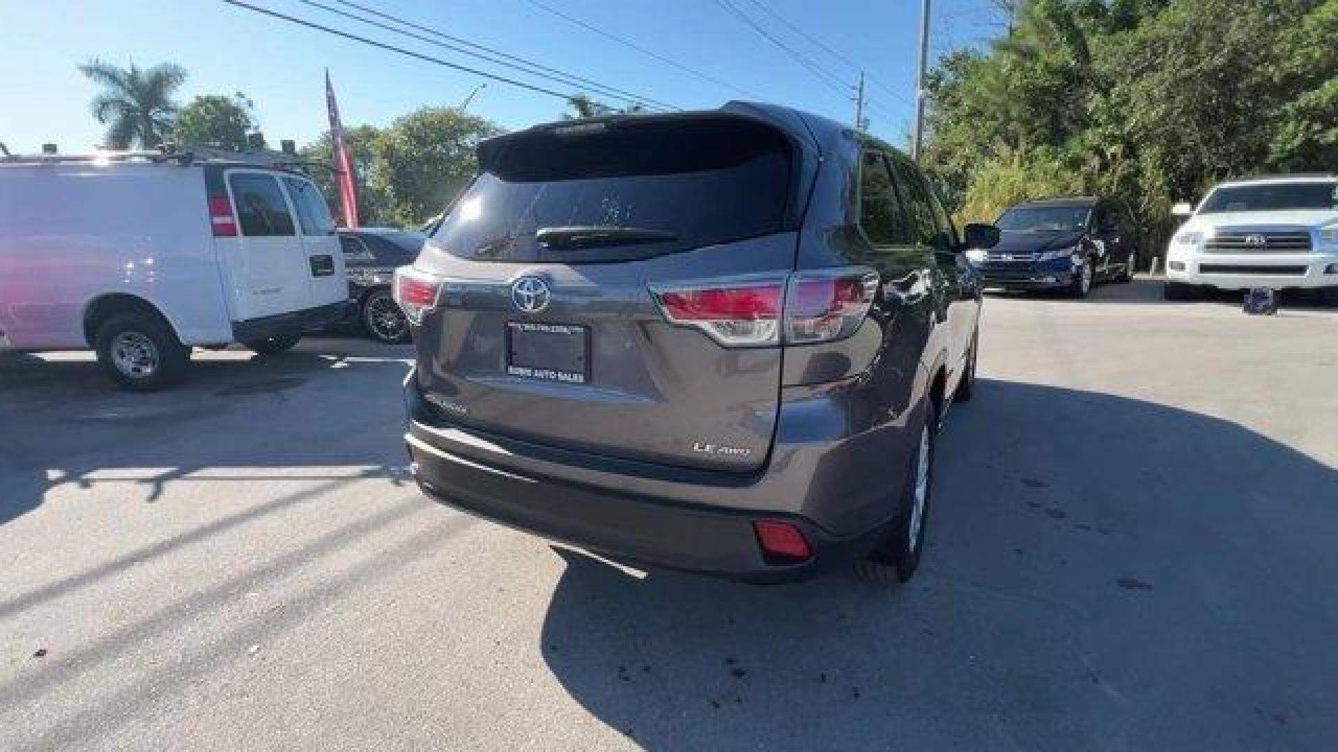 2015 Gray Toyota Highlander (5TDBKRFH5FS) with an 6 3.5 L engine, Automatic transmission, located at 27610 S Dixie Hwy, Homestead, FL, 33032, (305) 749-2348, 25.510241, -80.438301 - KBB.com 10 Best Certified Pre-Owned 3-Row SUVs Under $30,000. Boasts 24 Highway MPG and 18 City MPG! This Toyota Highlander delivers a Regular Unleaded V-6 3.5 L/211 engine powering this Automatic transmission. Window Grid Diversity Antenna, Wheels: 18 Split 5-Spoke Machined-Face Alloy, Wheels w/Sil - Photo#4