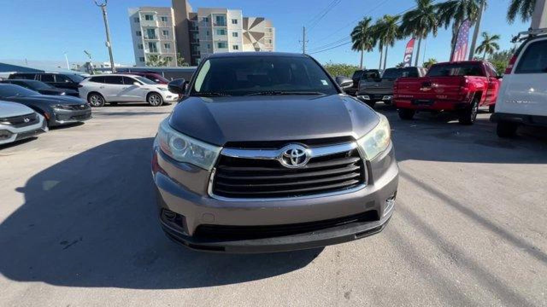 2015 Gray Toyota Highlander (5TDBKRFH5FS) with an 6 3.5 L engine, Automatic transmission, located at 27610 S Dixie Hwy, Homestead, FL, 33032, (305) 749-2348, 25.510241, -80.438301 - KBB.com 10 Best Certified Pre-Owned 3-Row SUVs Under $30,000. Boasts 24 Highway MPG and 18 City MPG! This Toyota Highlander delivers a Regular Unleaded V-6 3.5 L/211 engine powering this Automatic transmission. Window Grid Diversity Antenna, Wheels: 18 Split 5-Spoke Machined-Face Alloy, Wheels w/Sil - Photo#7