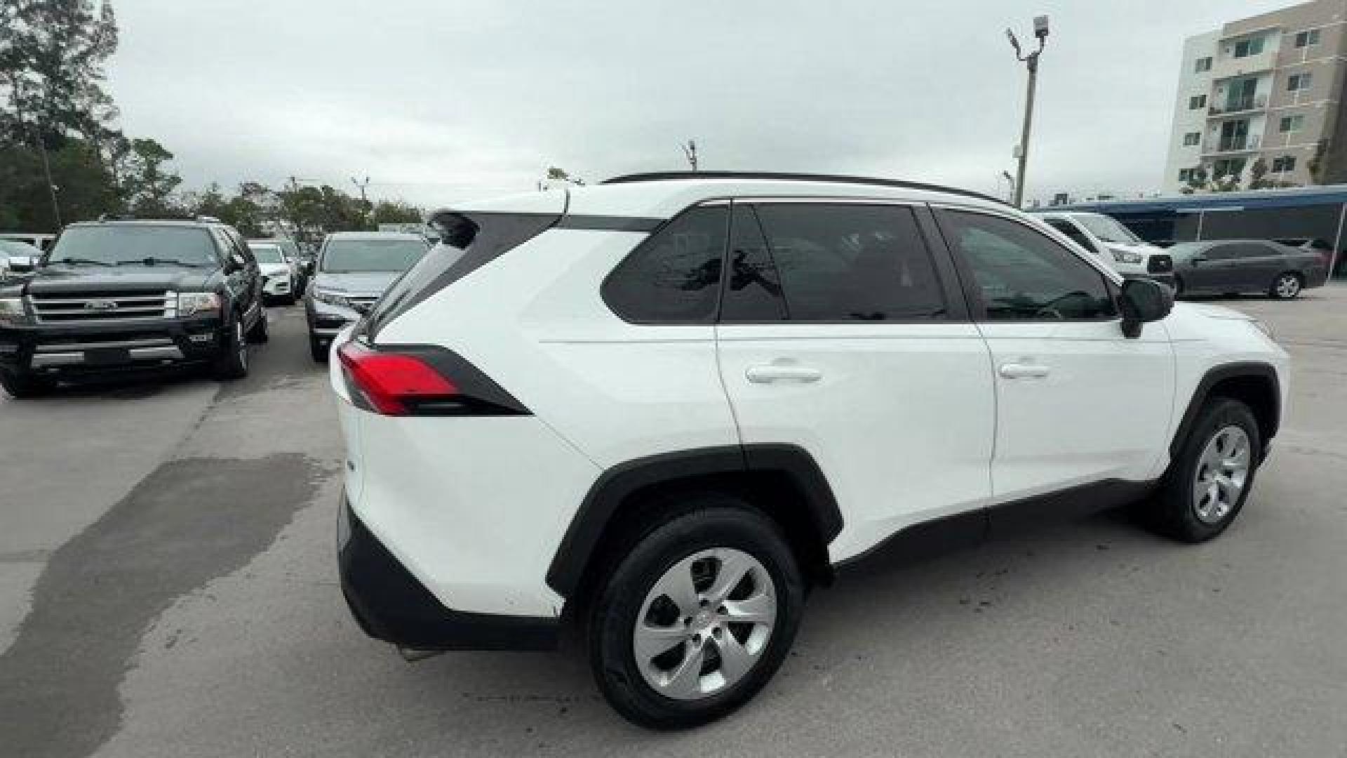 2020 White Toyota RAV4 (2T3H1RFV9LC) with an 4 2.5 L engine, Automatic transmission, located at 27610 S Dixie Hwy, Homestead, FL, 33032, (305) 749-2348, 25.510241, -80.438301 - Scores 35 Highway MPG and 27 City MPG! This Toyota RAV4 boasts a Regular Unleaded I-4 2.5 L/152 engine powering this Automatic transmission. Wheels: 17 Steel -inc: silver six-spoke wheel covers, Urethane Gear Shifter Material, Trip Computer.* This Toyota RAV4 Features the Following Options *Transmis - Photo#4