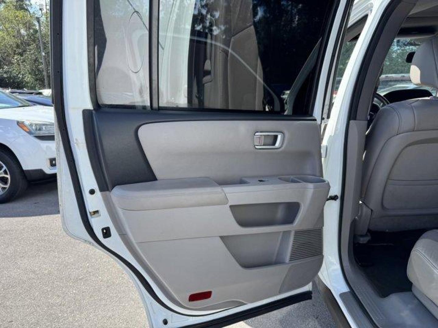 2014 White Honda Pilot (5FNYF3H57EB) with an 6 3.5 L engine, Automatic transmission, located at 27610 S Dixie Hwy, Homestead, FL, 33032, (305) 749-2348, 25.510241, -80.438301 - KBB.com 12 Best Family Cars. Boasts 25 Highway MPG and 18 City MPG! This Honda Pilot boasts a Regular Unleaded V-6 3.5 L/212 engine powering this Automatic transmission. XM Radio -inc: SiriusXM services require a subscription after any trial period, If you decide to continue your SiriusXM service at - Photo#15