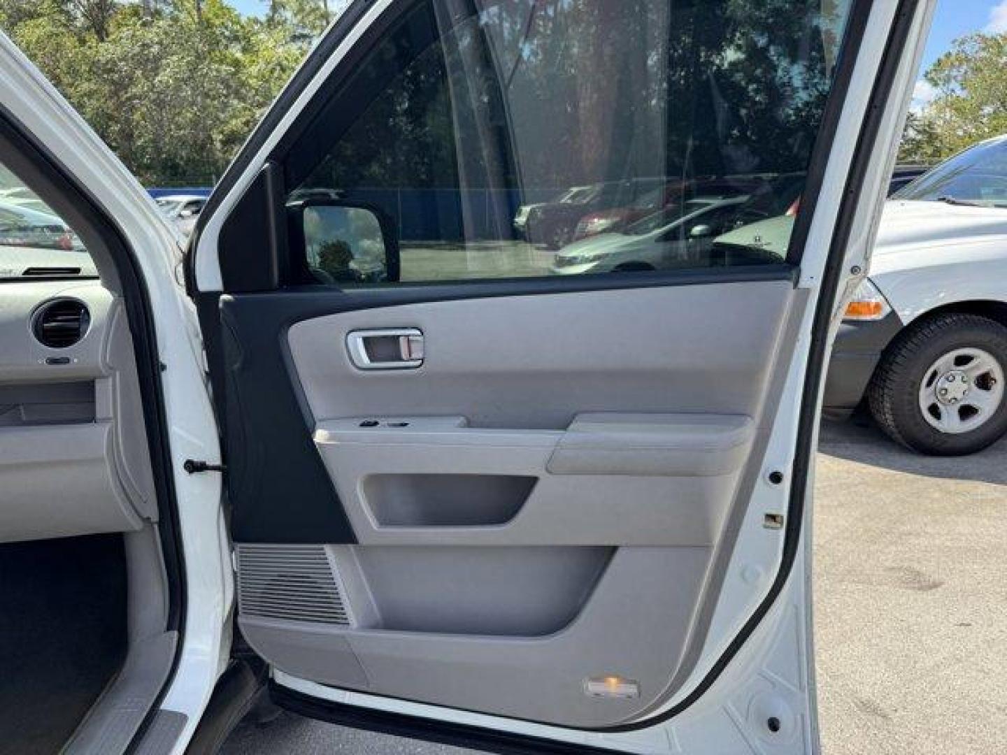 2014 White Honda Pilot (5FNYF3H57EB) with an 6 3.5 L engine, Automatic transmission, located at 27610 S Dixie Hwy, Homestead, FL, 33032, (305) 749-2348, 25.510241, -80.438301 - KBB.com 12 Best Family Cars. Boasts 25 Highway MPG and 18 City MPG! This Honda Pilot boasts a Regular Unleaded V-6 3.5 L/212 engine powering this Automatic transmission. XM Radio -inc: SiriusXM services require a subscription after any trial period, If you decide to continue your SiriusXM service at - Photo#16