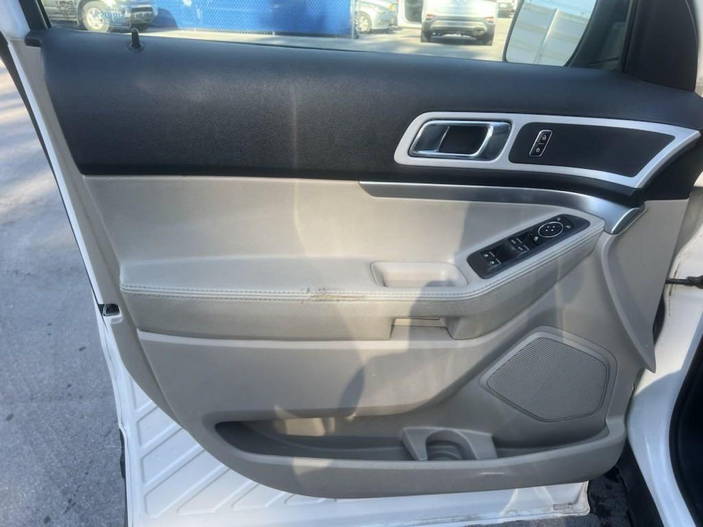 2014 White /Medium Light Stone Ford Explorer XLT (1FM5K7D83EG) with an 3.5L 6-Cylinder SMPI DOHC engine, Automatic transmission, located at 27610 S Dixie Hwy, Homestead, FL, 33032, (305) 749-2348, 25.510241, -80.438301 - Photo#11