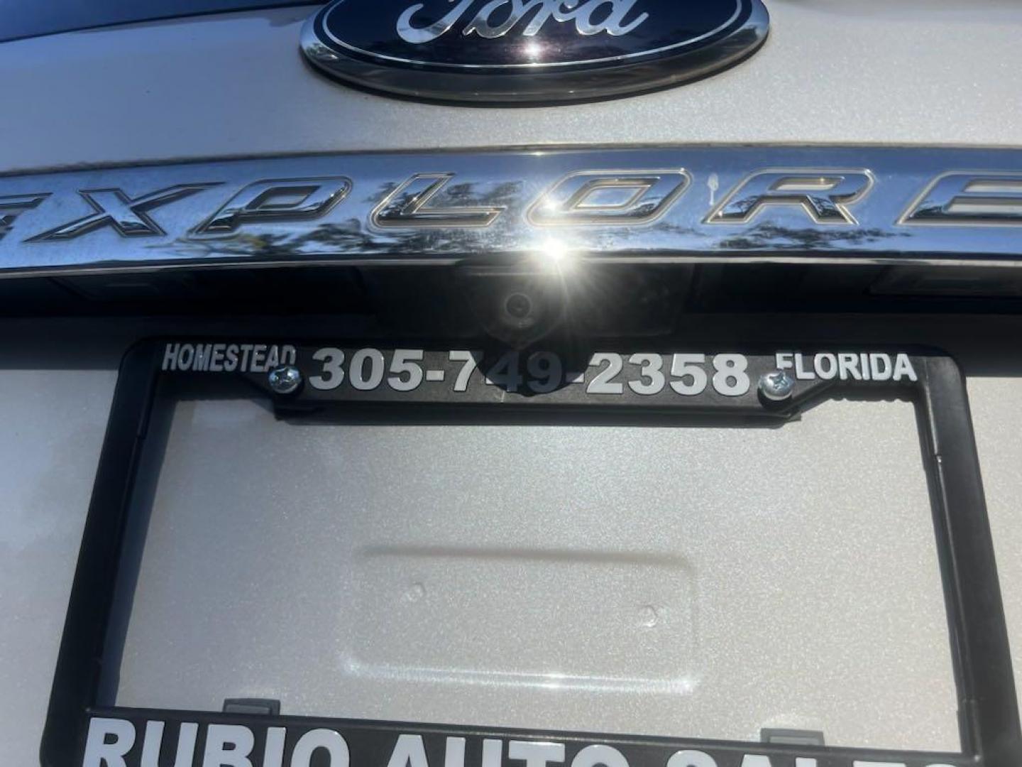 2014 White /Medium Light Stone Ford Explorer XLT (1FM5K7D83EG) with an 3.5L 6-Cylinder SMPI DOHC engine, Automatic transmission, located at 27610 S Dixie Hwy, Homestead, FL, 33032, (305) 749-2348, 25.510241, -80.438301 - Photo#18