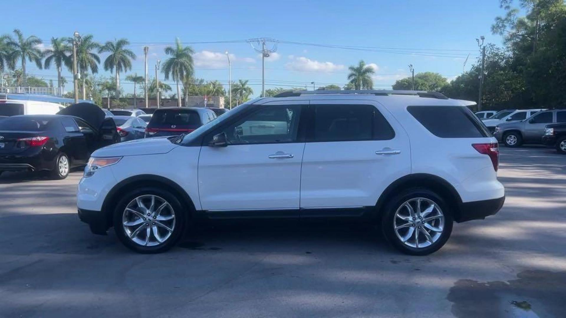 2014 White /Medium Light Stone Ford Explorer XLT (1FM5K7D83EG) with an 3.5L 6-Cylinder SMPI DOHC engine, Automatic transmission, located at 27610 S Dixie Hwy, Homestead, FL, 33032, (305) 749-2348, 25.510241, -80.438301 - Photo#1
