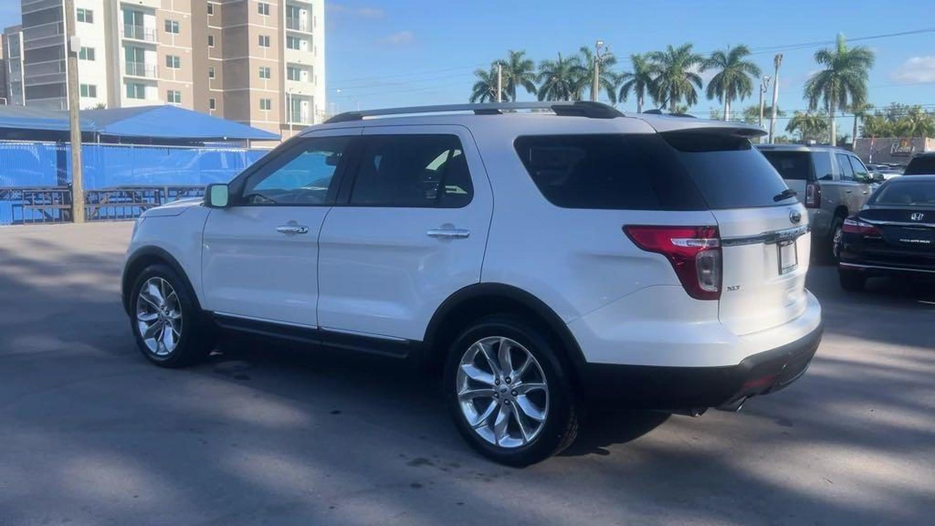 2014 White /Medium Light Stone Ford Explorer XLT (1FM5K7D83EG) with an 3.5L 6-Cylinder SMPI DOHC engine, Automatic transmission, located at 27610 S Dixie Hwy, Homestead, FL, 33032, (305) 749-2348, 25.510241, -80.438301 - Photo#2