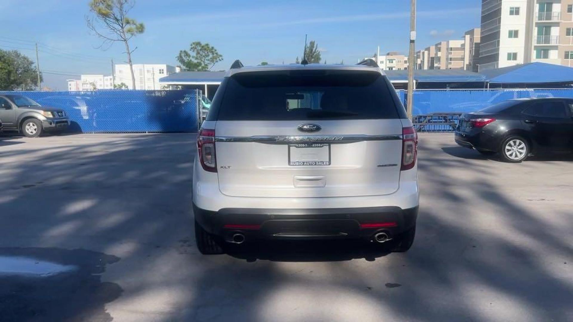 2014 White /Medium Light Stone Ford Explorer XLT (1FM5K7D83EG) with an 3.5L 6-Cylinder SMPI DOHC engine, Automatic transmission, located at 27610 S Dixie Hwy, Homestead, FL, 33032, (305) 749-2348, 25.510241, -80.438301 - Photo#3