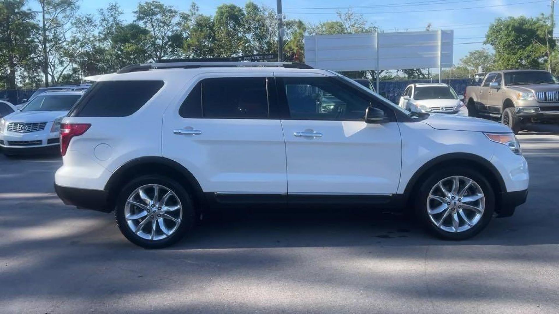 2014 White /Medium Light Stone Ford Explorer XLT (1FM5K7D83EG) with an 3.5L 6-Cylinder SMPI DOHC engine, Automatic transmission, located at 27610 S Dixie Hwy, Homestead, FL, 33032, (305) 749-2348, 25.510241, -80.438301 - Photo#5