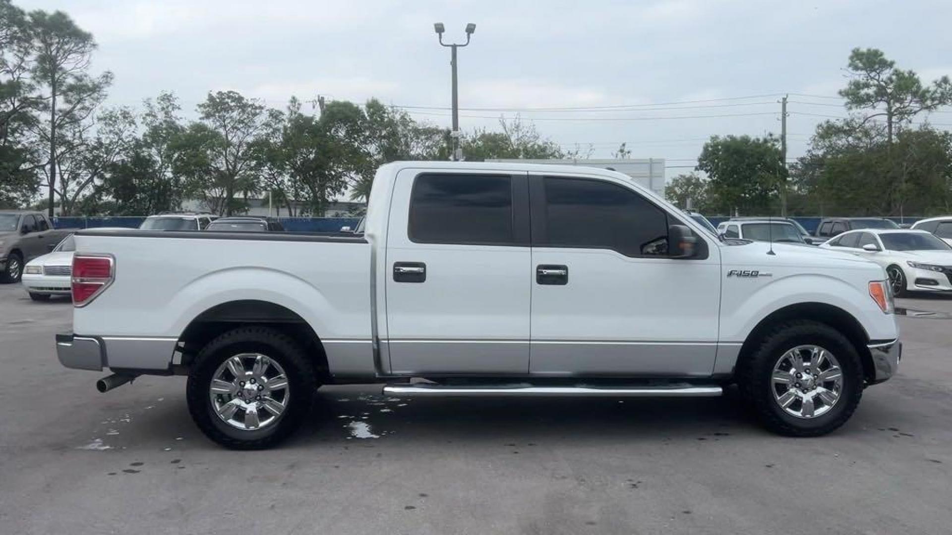 2011 White /Steel Gray Ford F-150 XLT (1FTFW1CF8BF) with an 5.0L V8 FFV engine, Automatic transmission, located at 27610 S Dixie Hwy, Homestead, FL, 33032, (305) 749-2348, 25.510241, -80.438301 - Photo#5