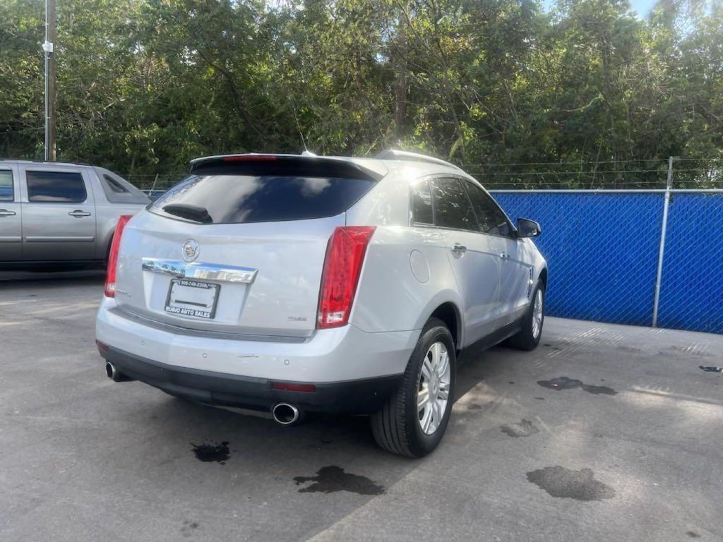 2012 Radiant Silver Metallic /Titanium W/Ebony Accents Cadillac SRX Luxury (3GYFNDE32CS) with an 3.6L V6 SIDI DOHC VVT engine, Automatic transmission, located at 27610 S Dixie Hwy, Homestead, FL, 33032, (305) 749-2348, 25.510241, -80.438301 - Photo#5