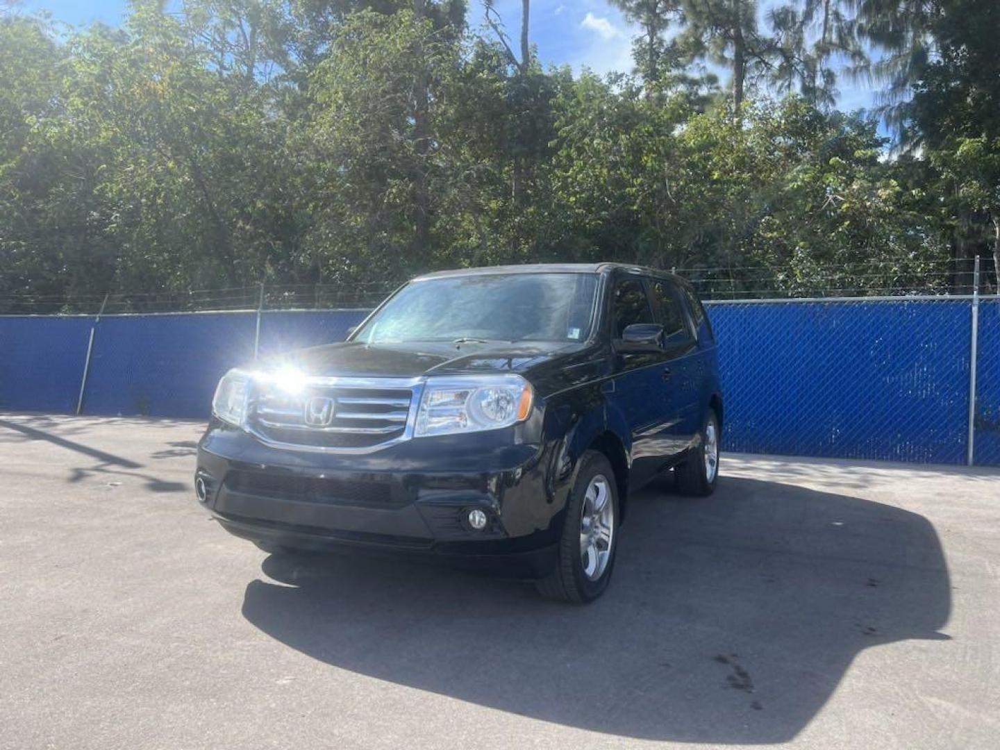 2013 Crystal Black Pearl /Gray Honda Pilot EX (5FNYF3H44DB) with an 3.5L V6 SOHC i-VTEC VCM 24V engine, Automatic transmission, located at 27610 S Dixie Hwy, Homestead, FL, 33032, (305) 749-2348, 25.510241, -80.438301 - Photo#2