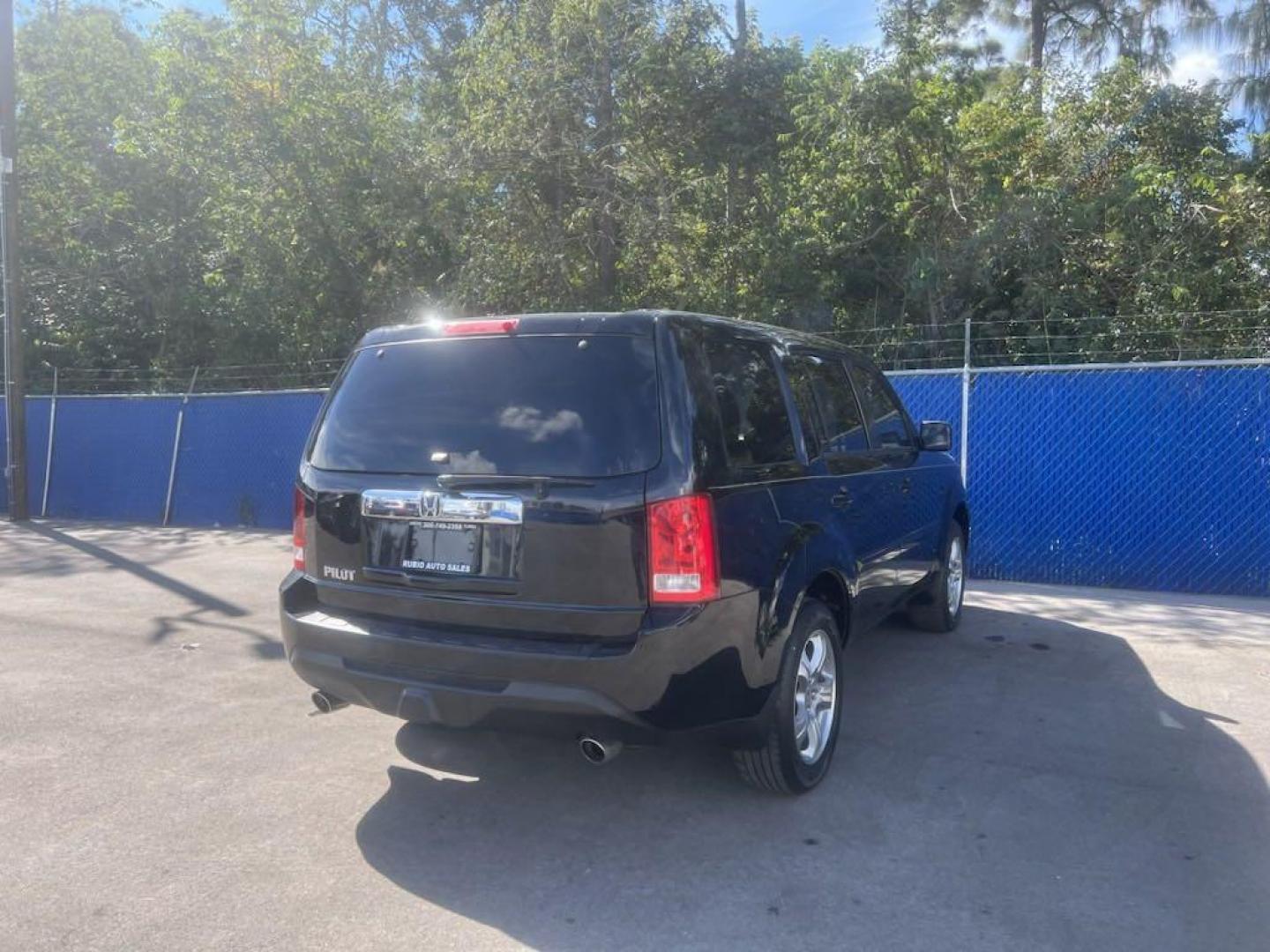 2013 Crystal Black Pearl /Gray Honda Pilot EX (5FNYF3H44DB) with an 3.5L V6 SOHC i-VTEC VCM 24V engine, Automatic transmission, located at 27610 S Dixie Hwy, Homestead, FL, 33032, (305) 749-2348, 25.510241, -80.438301 - Photo#5