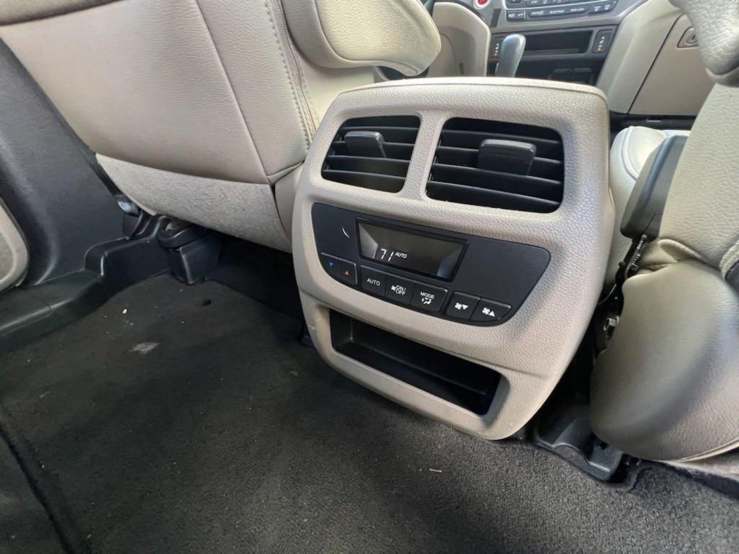 2016 White Diamond Pearl /Beige Honda Pilot EX-L (5FNYF5H57GB) with an 3.5L V6 24V SOHC i-VTEC engine, Automatic transmission, located at 27610 S Dixie Hwy, Homestead, FL, 33032, (305) 749-2348, 25.510241, -80.438301 - Photo#18