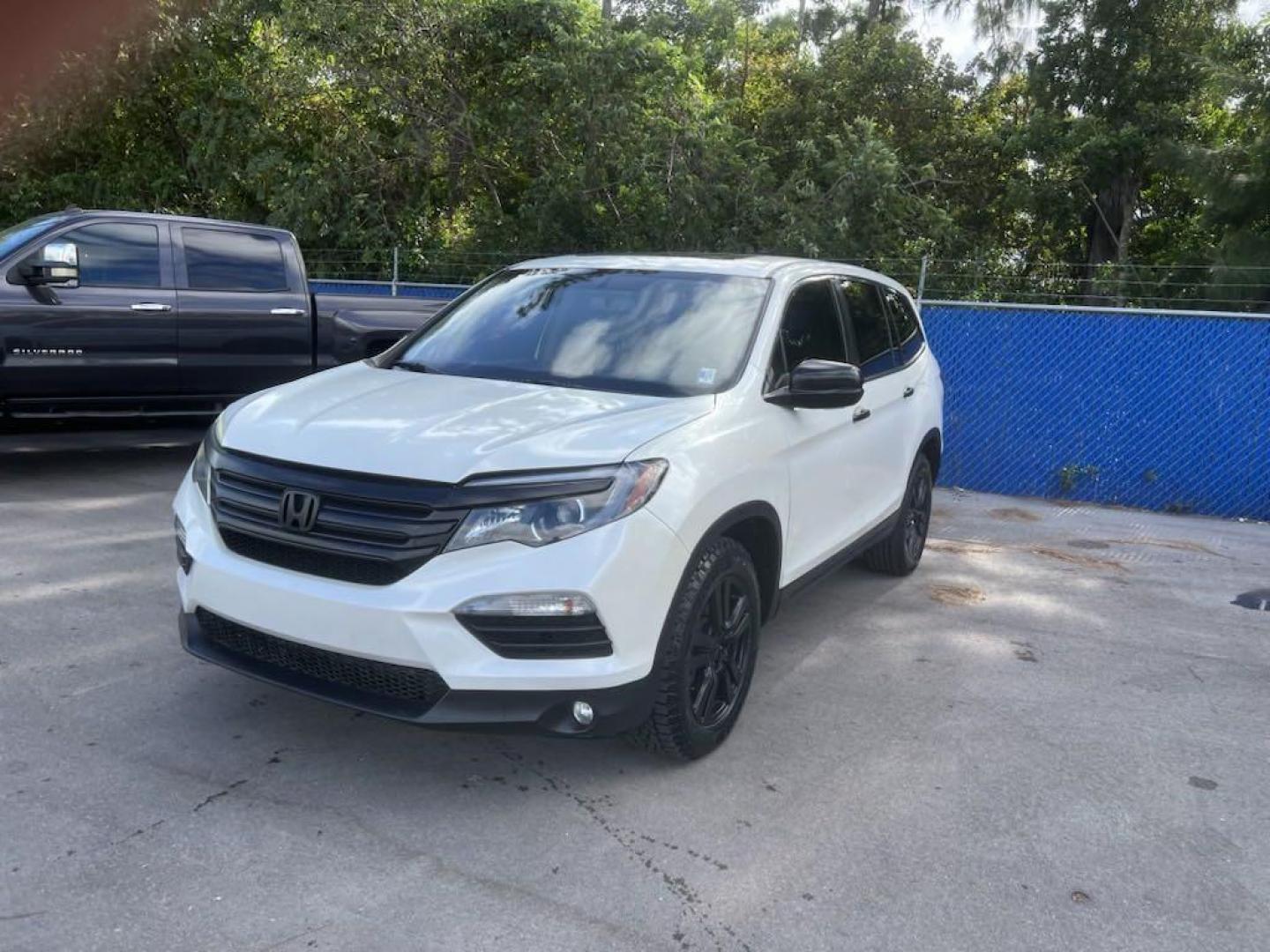 2016 White Diamond Pearl /Beige Honda Pilot EX-L (5FNYF5H57GB) with an 3.5L V6 24V SOHC i-VTEC engine, Automatic transmission, located at 27610 S Dixie Hwy, Homestead, FL, 33032, (305) 749-2348, 25.510241, -80.438301 - Photo#1