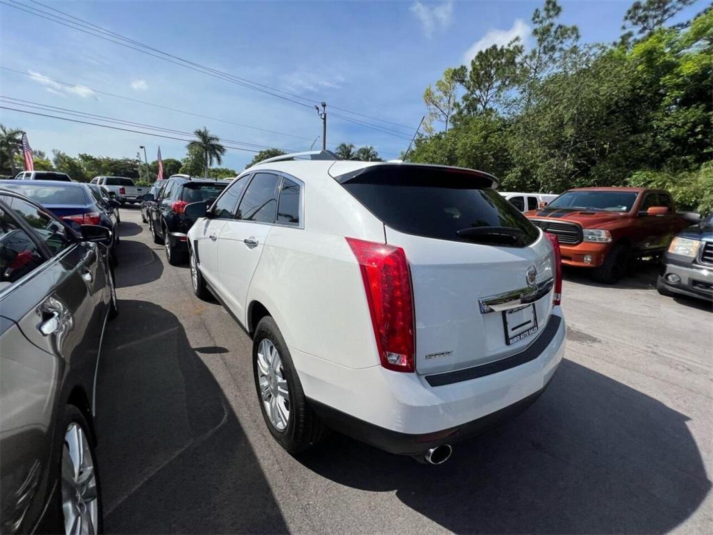 2016 Platinum Ice Tricoat /Shale With Brownstone Accents Cadillac SRX Luxury (3GYFNBE30GS) with an 3.6L V6 DGI DOHC VVT engine, Automatic transmission, located at 27610 S Dixie Hwy, Homestead, FL, 33032, (305) 749-2348, 25.510241, -80.438301 - Photo#1