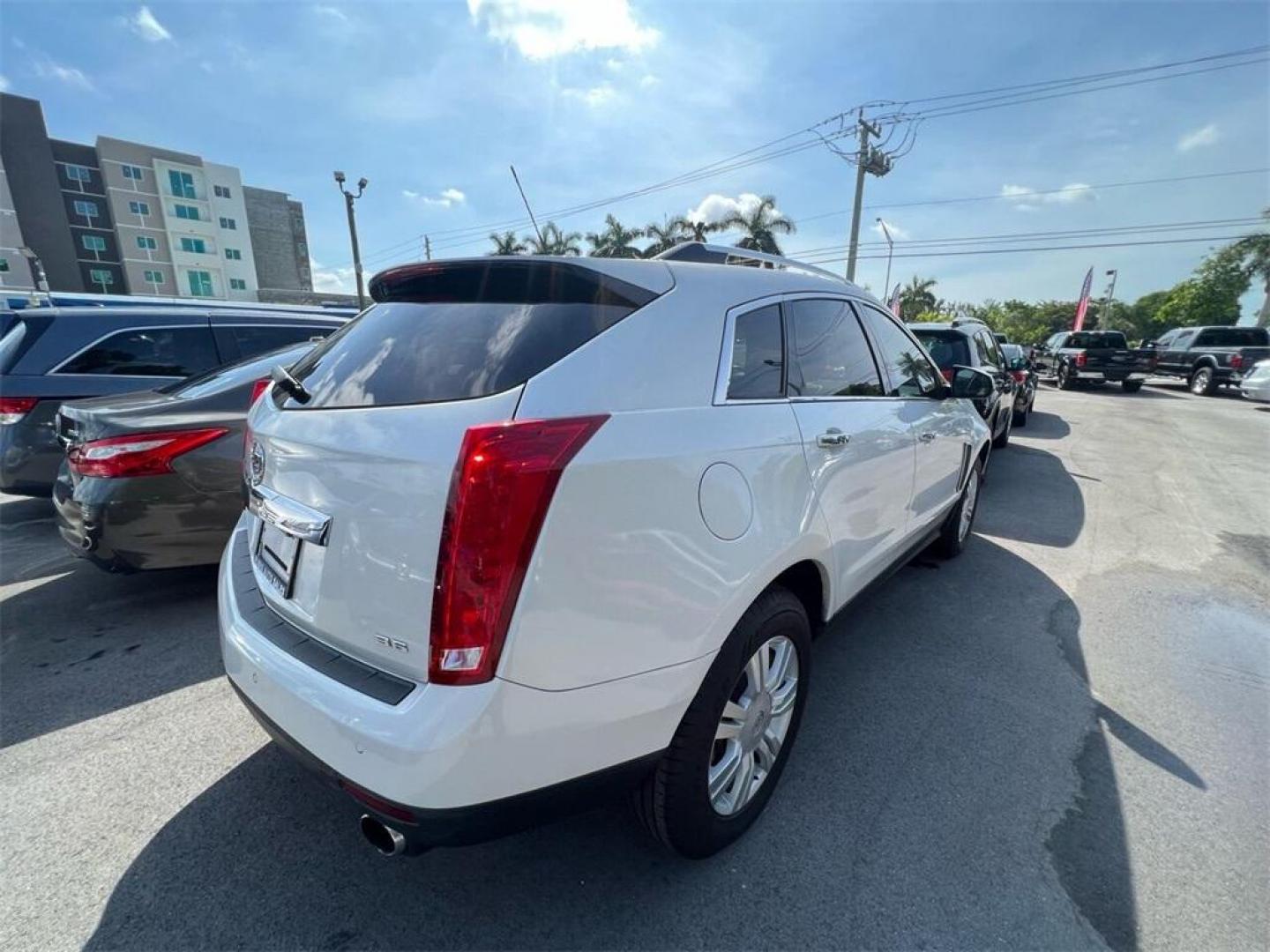 2016 Platinum Ice Tricoat /Shale With Brownstone Accents Cadillac SRX Luxury (3GYFNBE30GS) with an 3.6L V6 DGI DOHC VVT engine, Automatic transmission, located at 27610 S Dixie Hwy, Homestead, FL, 33032, (305) 749-2348, 25.510241, -80.438301 - Photo#2