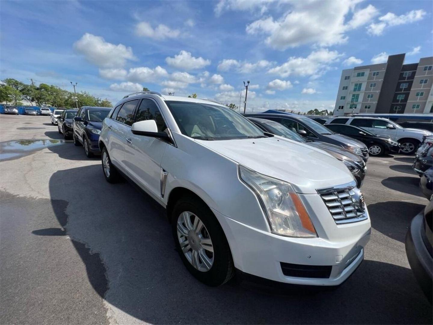 2016 Platinum Ice Tricoat /Shale With Brownstone Accents Cadillac SRX Luxury (3GYFNBE30GS) with an 3.6L V6 DGI DOHC VVT engine, Automatic transmission, located at 27610 S Dixie Hwy, Homestead, FL, 33032, (305) 749-2348, 25.510241, -80.438301 - Photo#4