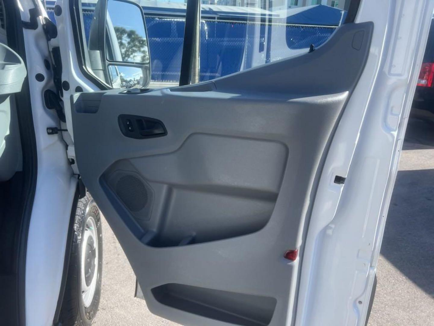 2015 Oxford White /Charcoal Ford Transit-250 Base (1FTNR1ZM0FK) with an 3.7L V6 Ti-VCT 24V engine, Automatic transmission, located at 27610 S Dixie Hwy, Homestead, FL, 33032, (305) 749-2348, 25.510241, -80.438301 - Photo#11