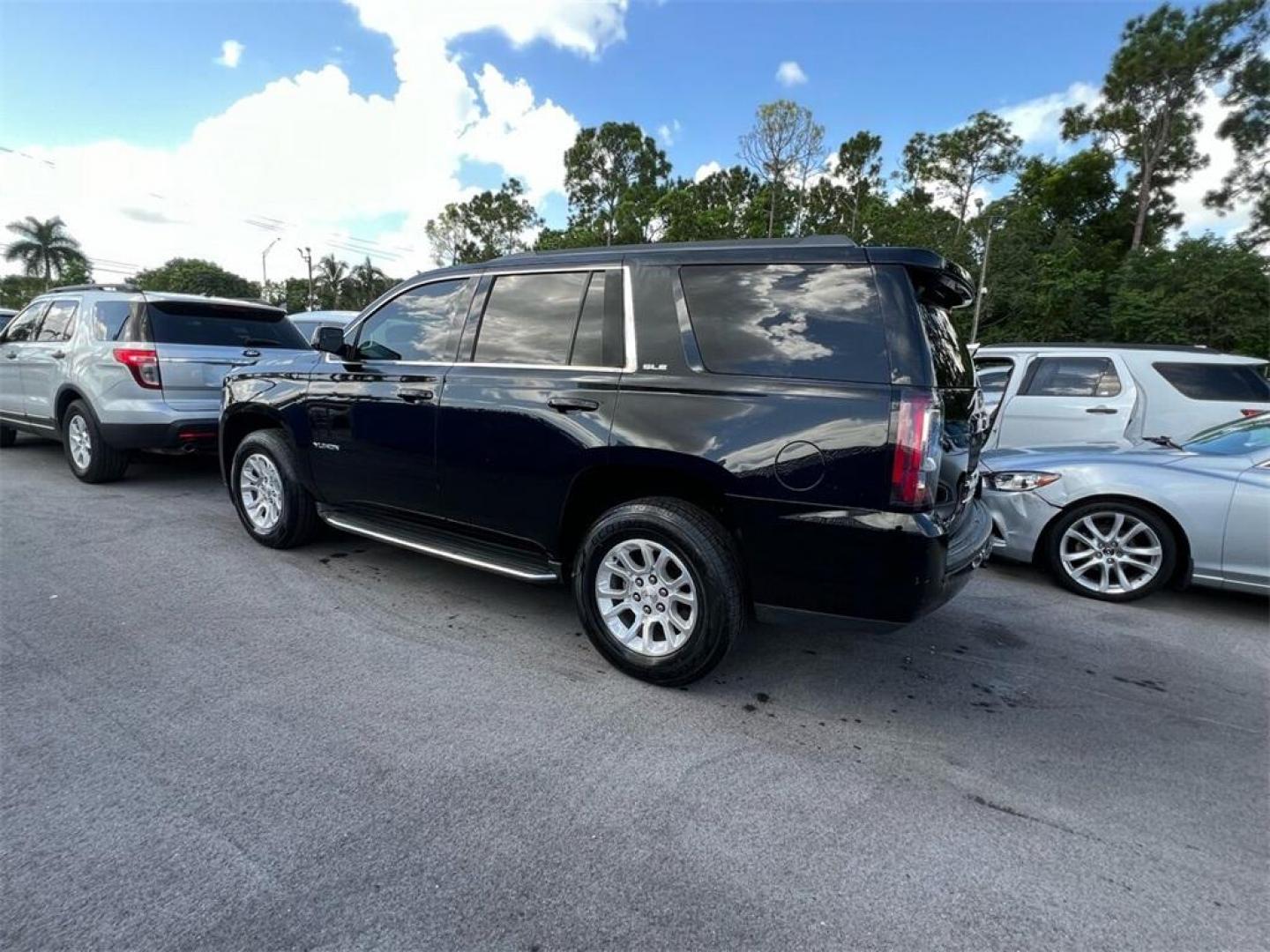 2016 Onyx Black /Jet Black GMC Yukon SLE (1GKS1AKC7GR) with an EcoTec3 5.3L V8 engine, Automatic transmission, located at 27610 S Dixie Hwy, Homestead, FL, 33032, (305) 749-2348, 25.510241, -80.438301 - Photo#3