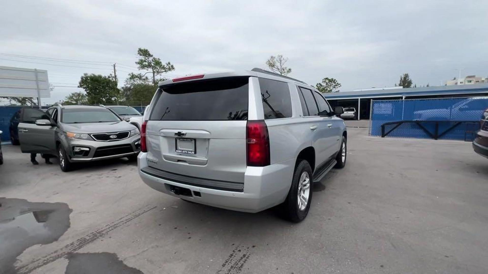 2016 Silver Ice Metallic /Black Chevrolet Tahoe LT (1GNSCBKC0GR) with an EcoTec3 5.3L V8 engine, Automatic transmission, located at 27610 S Dixie Hwy, Homestead, FL, 33032, (305) 749-2348, 25.510241, -80.438301 - Photo#4