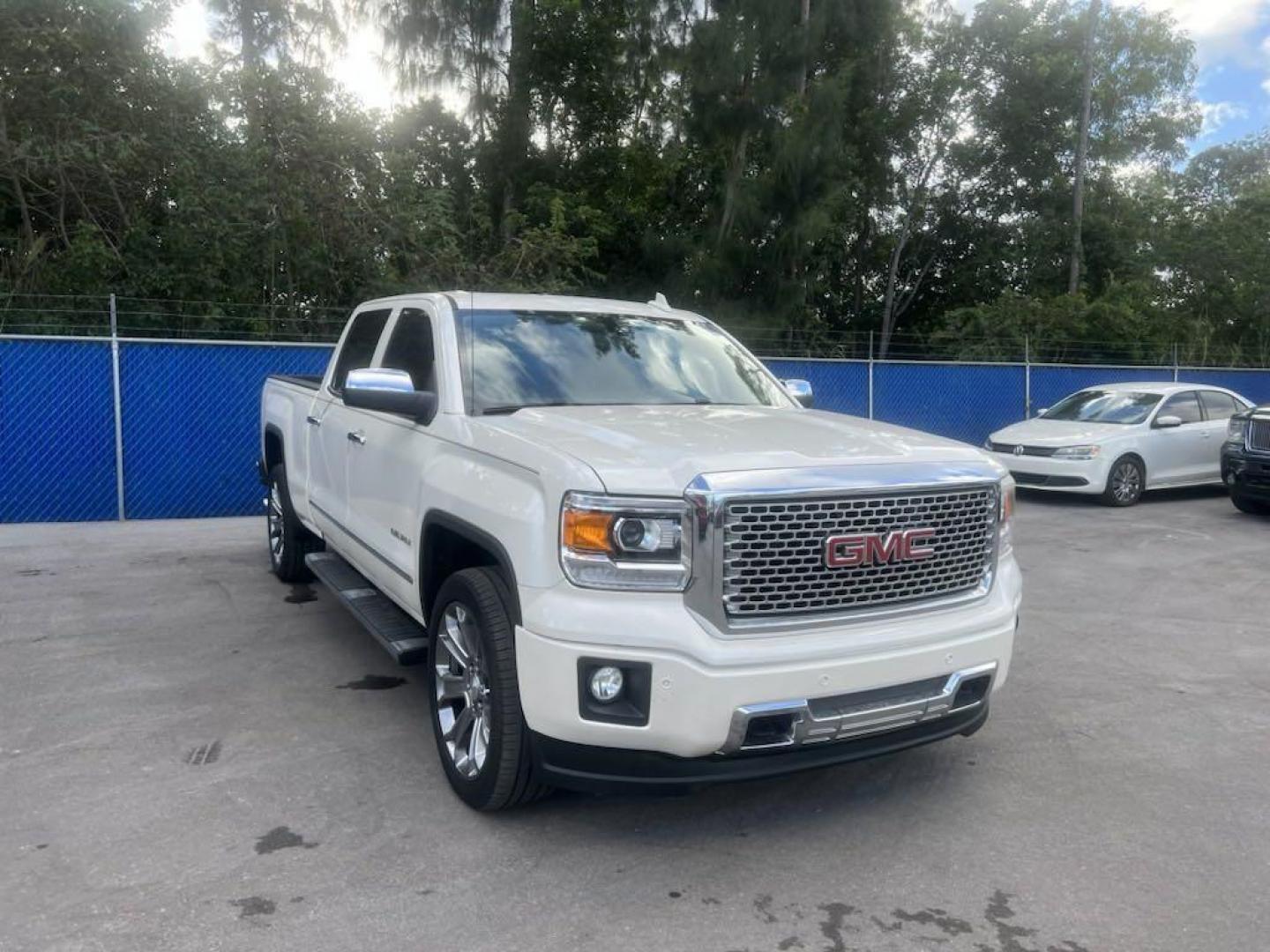 2015 White Diamond Tricoat /Cocoa/Dune GMC Sierra 1500 Denali (3GTP1WEC3FG) with an EcoTec3 5.3L V8 engine, Automatic transmission, located at 27610 S Dixie Hwy, Homestead, FL, 33032, (305) 749-2348, 25.510241, -80.438301 - Photo#0