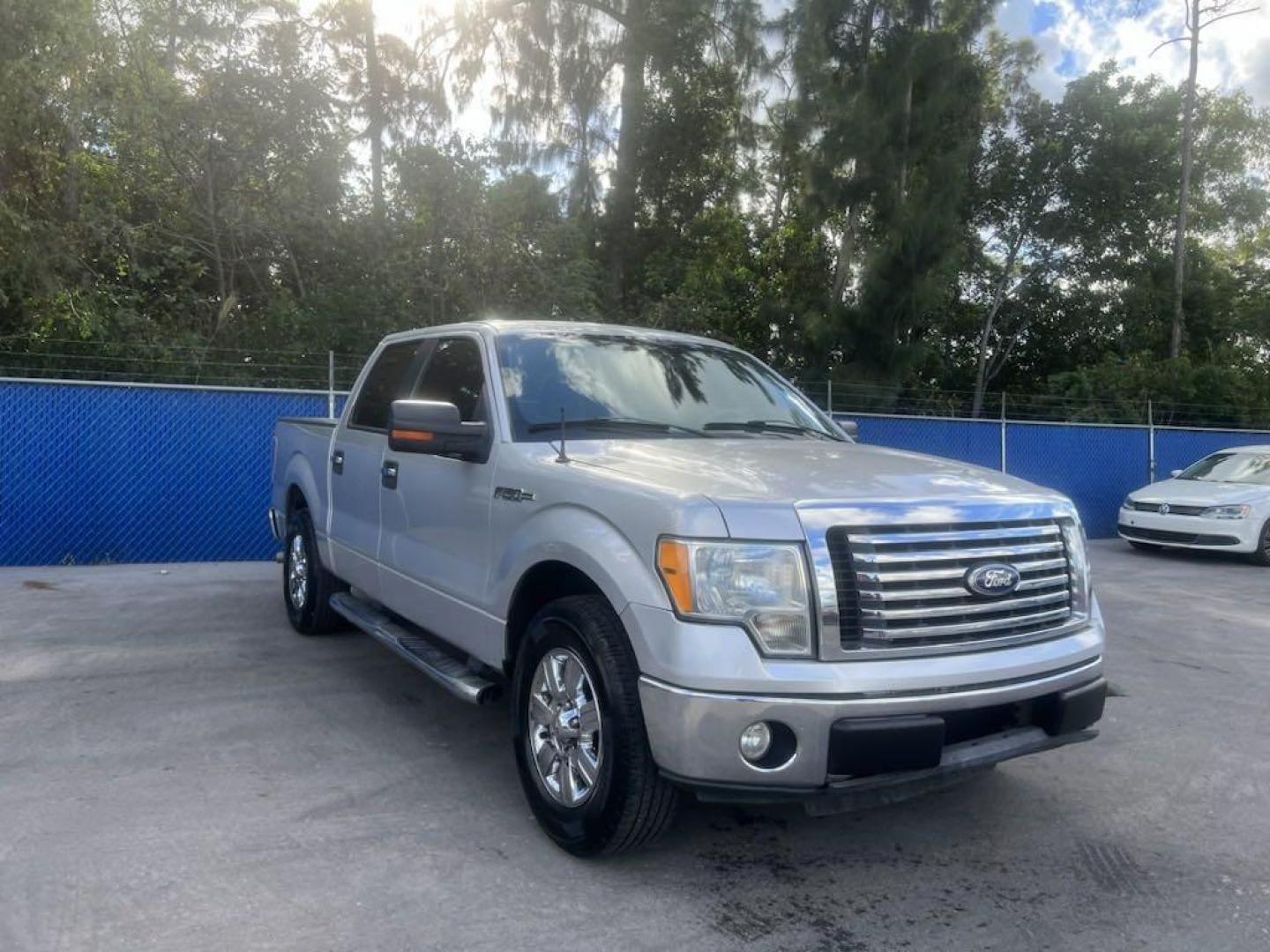 2010 Ingot Silver /Medium Stone/Stone Ford F-150 (1FTEW1C87AF) with an 4.6L V8 EFI 24V engine, Automatic transmission, located at 27610 S Dixie Hwy, Homestead, FL, 33032, (305) 749-2348, 25.510241, -80.438301 - Photo#0