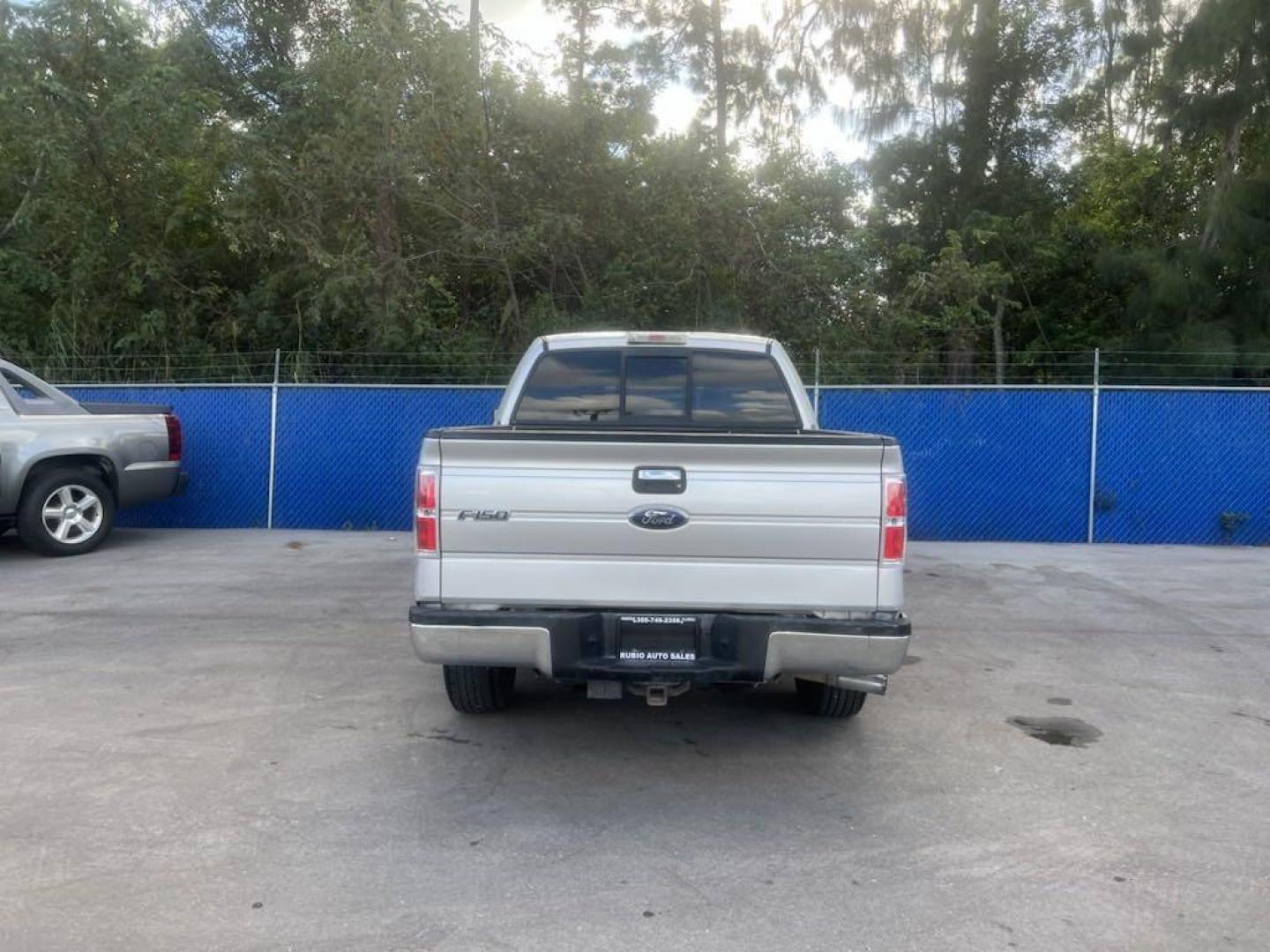 2010 Ingot Silver /Medium Stone/Stone Ford F-150 (1FTEW1C87AF) with an 4.6L V8 EFI 24V engine, Automatic transmission, located at 27610 S Dixie Hwy, Homestead, FL, 33032, (305) 749-2348, 25.510241, -80.438301 - Photo#2