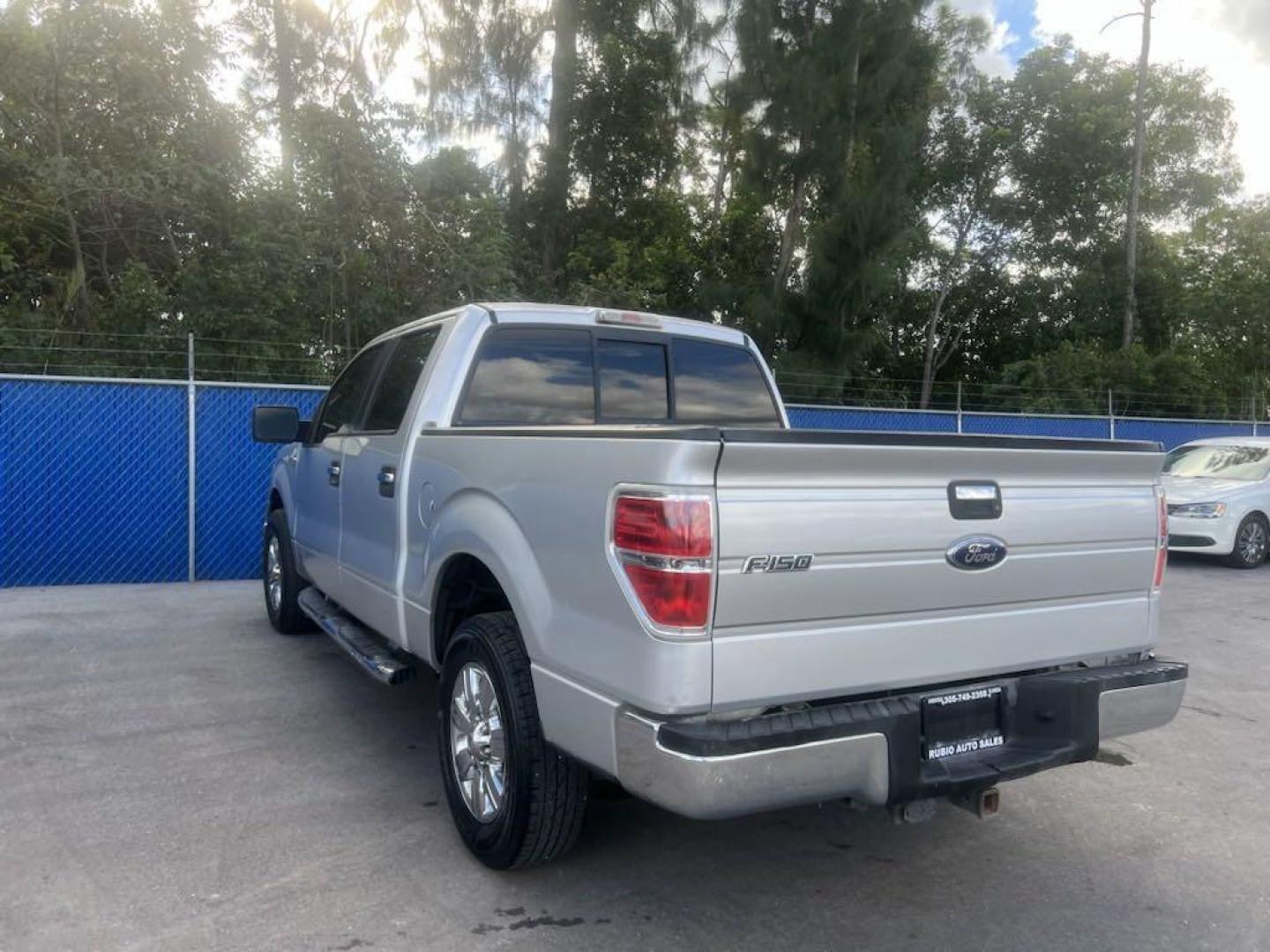 2010 Ingot Silver /Medium Stone/Stone Ford F-150 (1FTEW1C87AF) with an 4.6L V8 EFI 24V engine, Automatic transmission, located at 27610 S Dixie Hwy, Homestead, FL, 33032, (305) 749-2348, 25.510241, -80.438301 - Photo#3