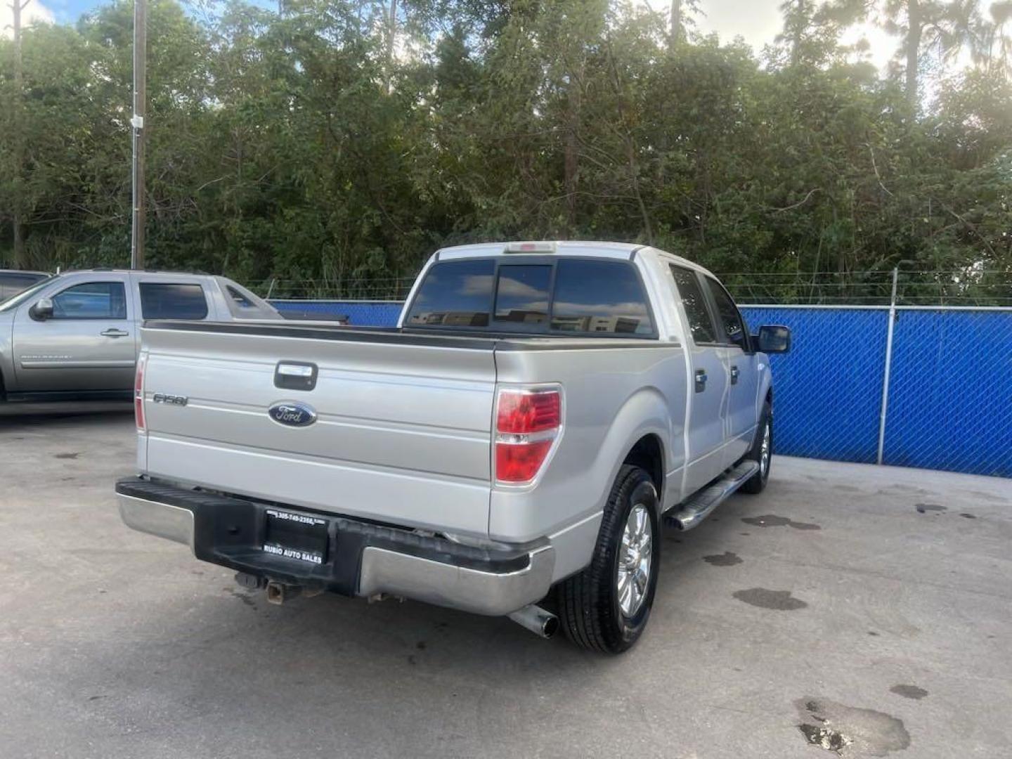 2010 Ingot Silver /Medium Stone/Stone Ford F-150 (1FTEW1C87AF) with an 4.6L V8 EFI 24V engine, Automatic transmission, located at 27610 S Dixie Hwy, Homestead, FL, 33032, (305) 749-2348, 25.510241, -80.438301 - Photo#4